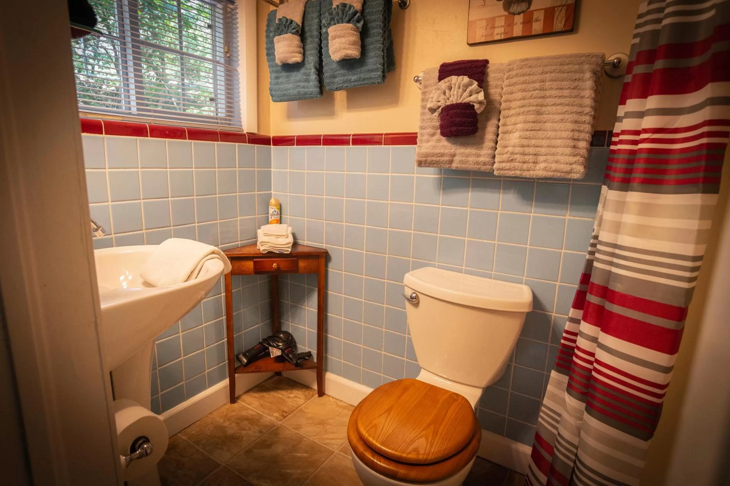 Bathroom in Sherwood Court Cottages