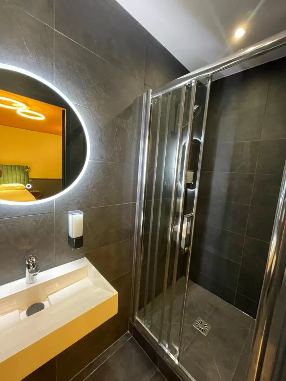Shower, Bathroom in Hôtel Boissière