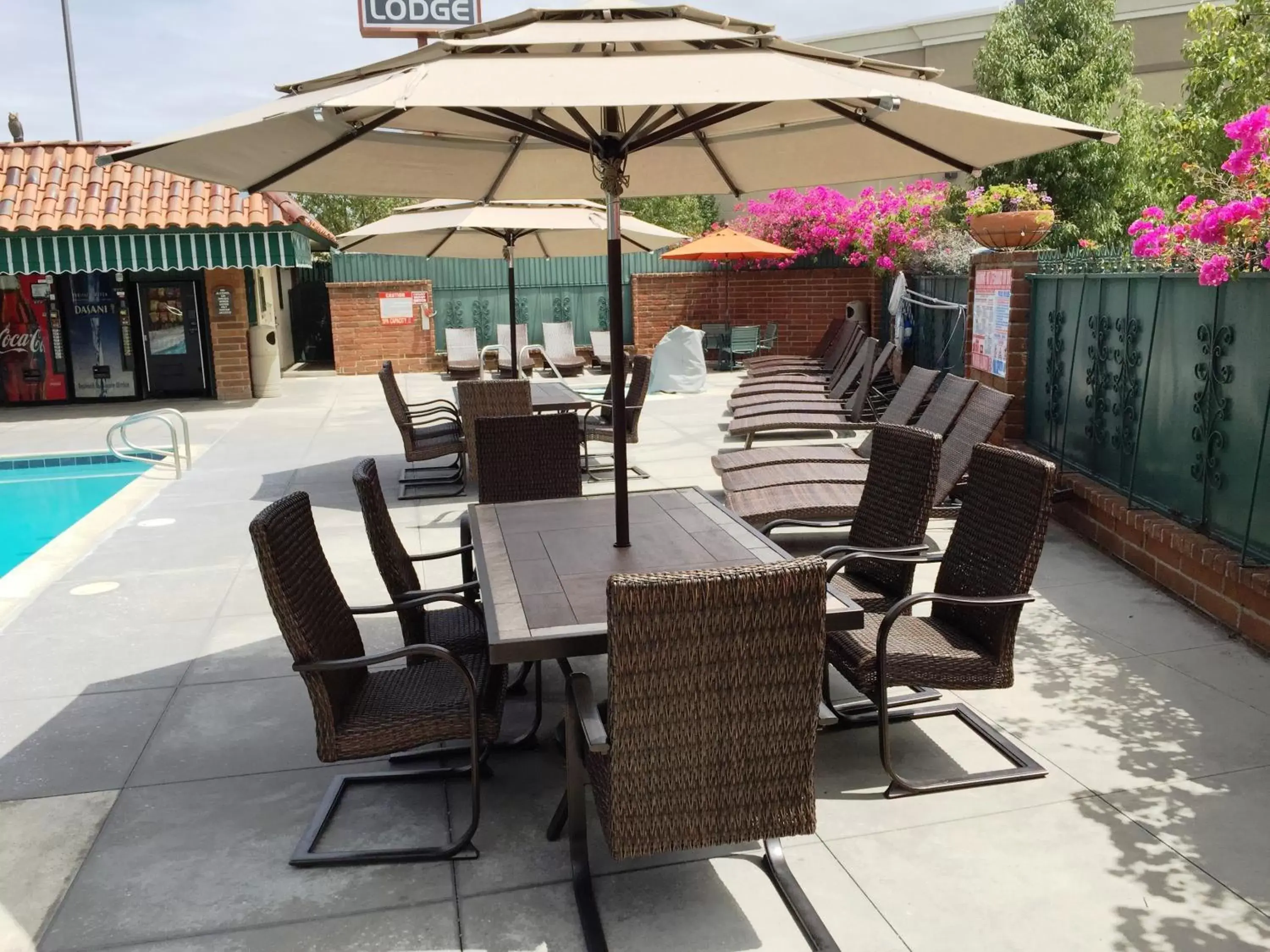 Pool view, Lounge/Bar in Laguna Hills Lodge-Irvine Spectrum