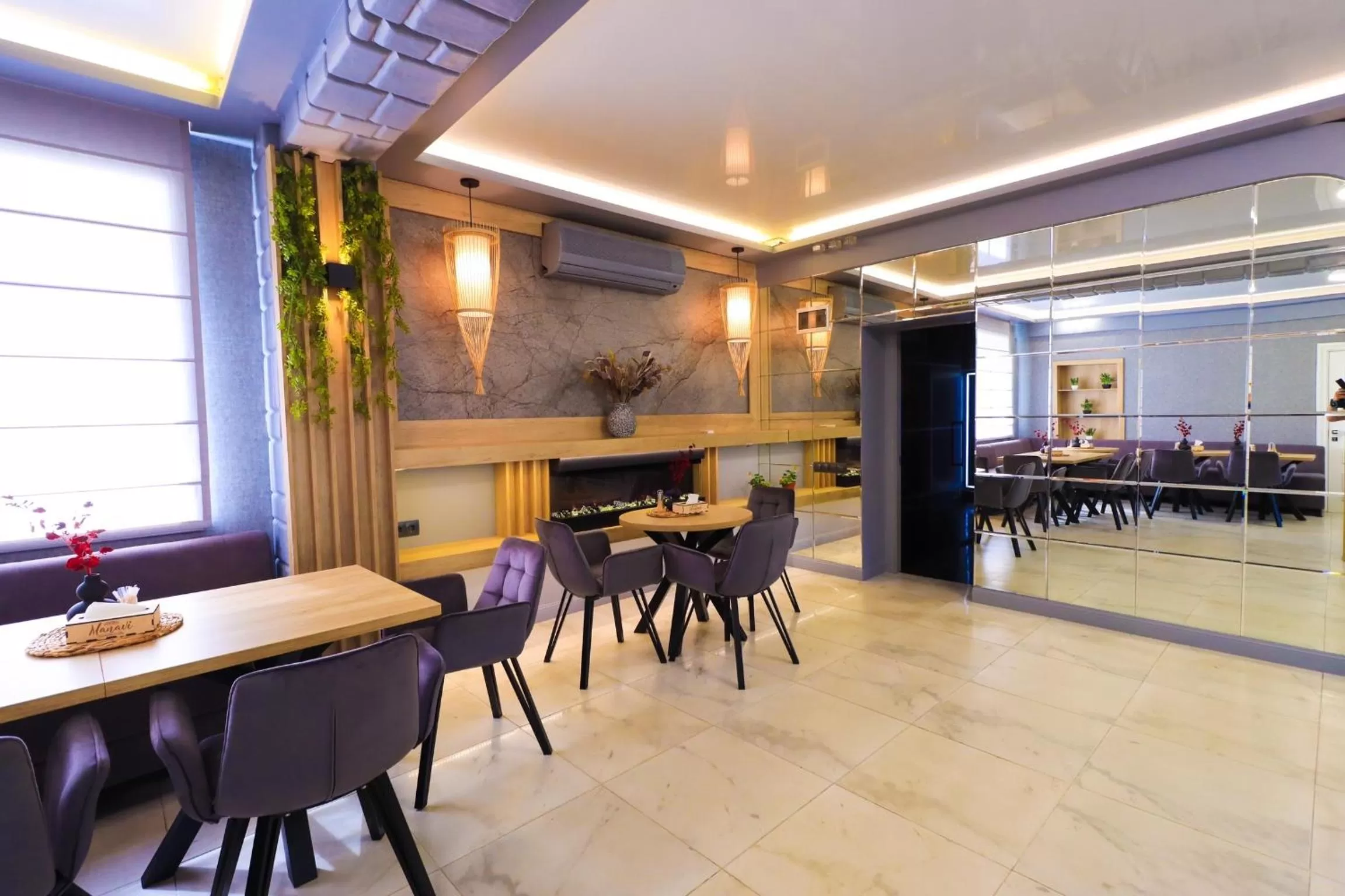 Restaurant/places to eat in Altin Palace