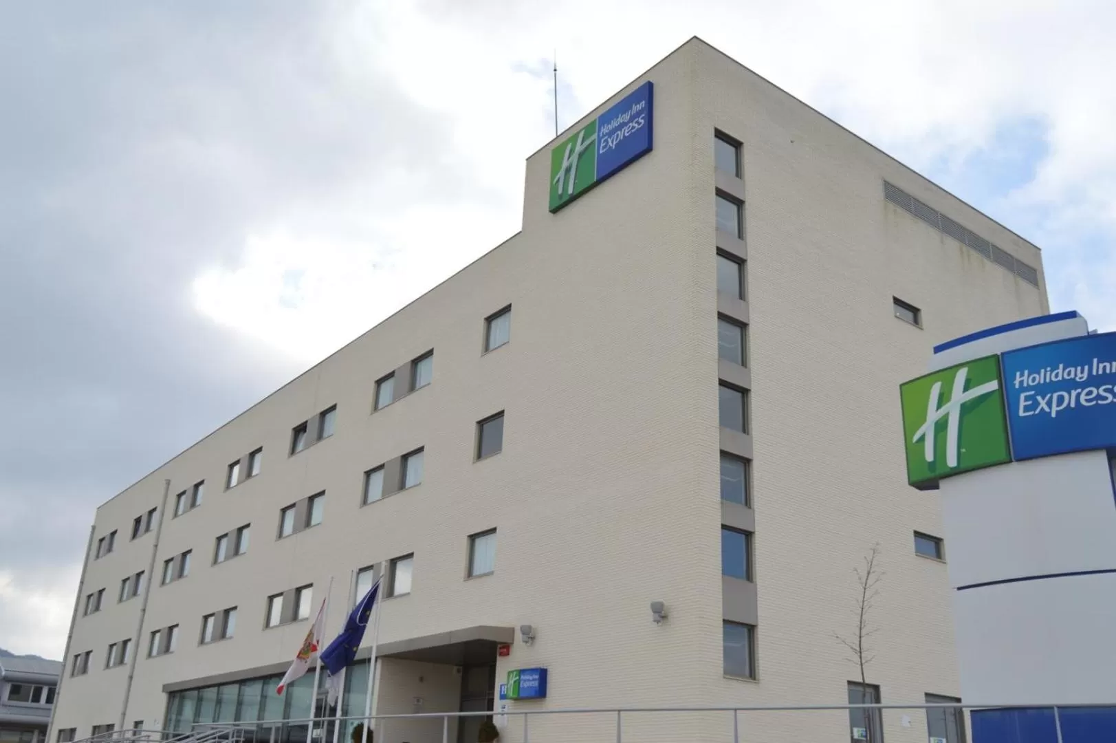 Facade/entrance in Holiday Inn Express Vitoria by IHG