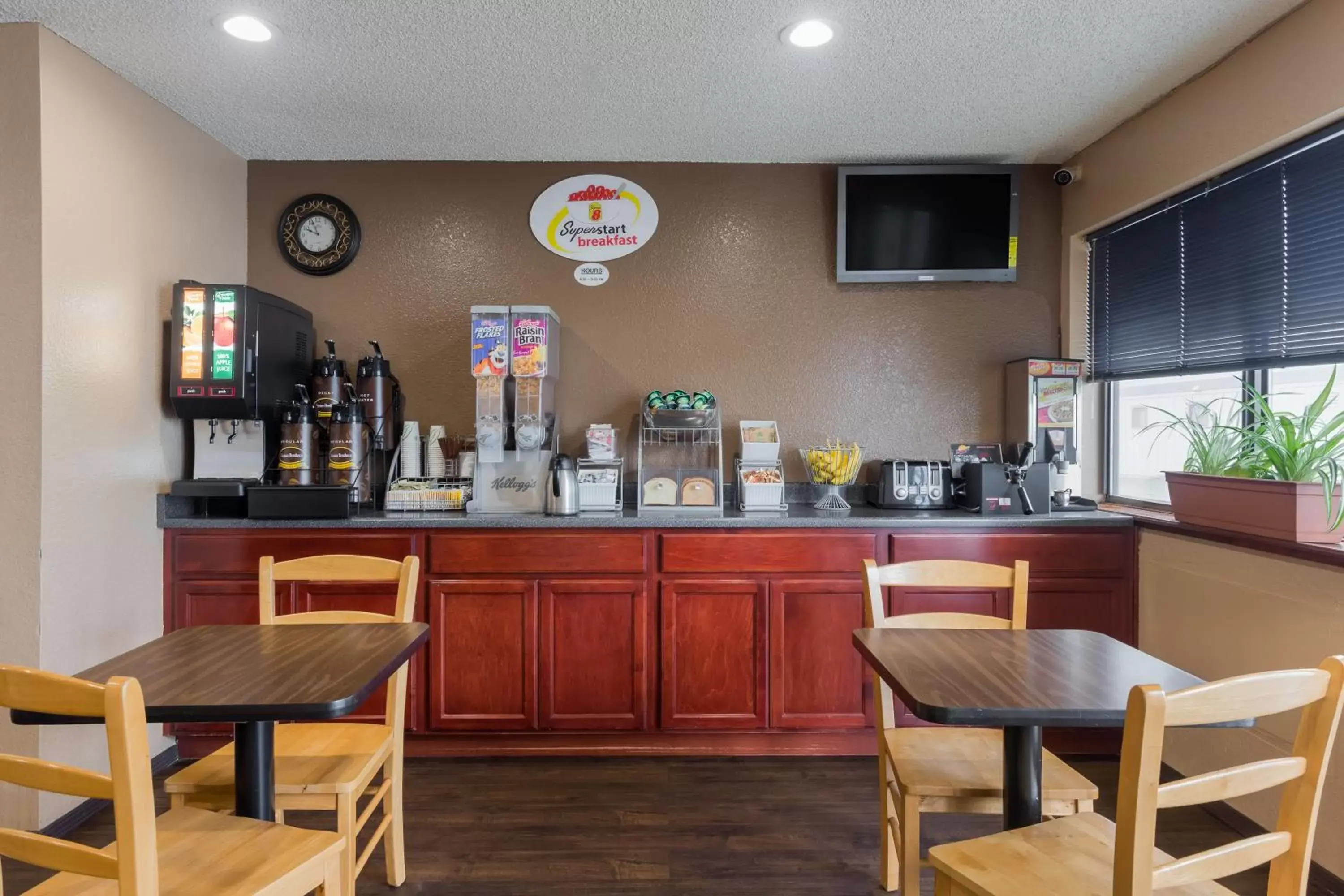 Food and drinks, Restaurant/Places to Eat in Super 8 by Wyndham Arcata