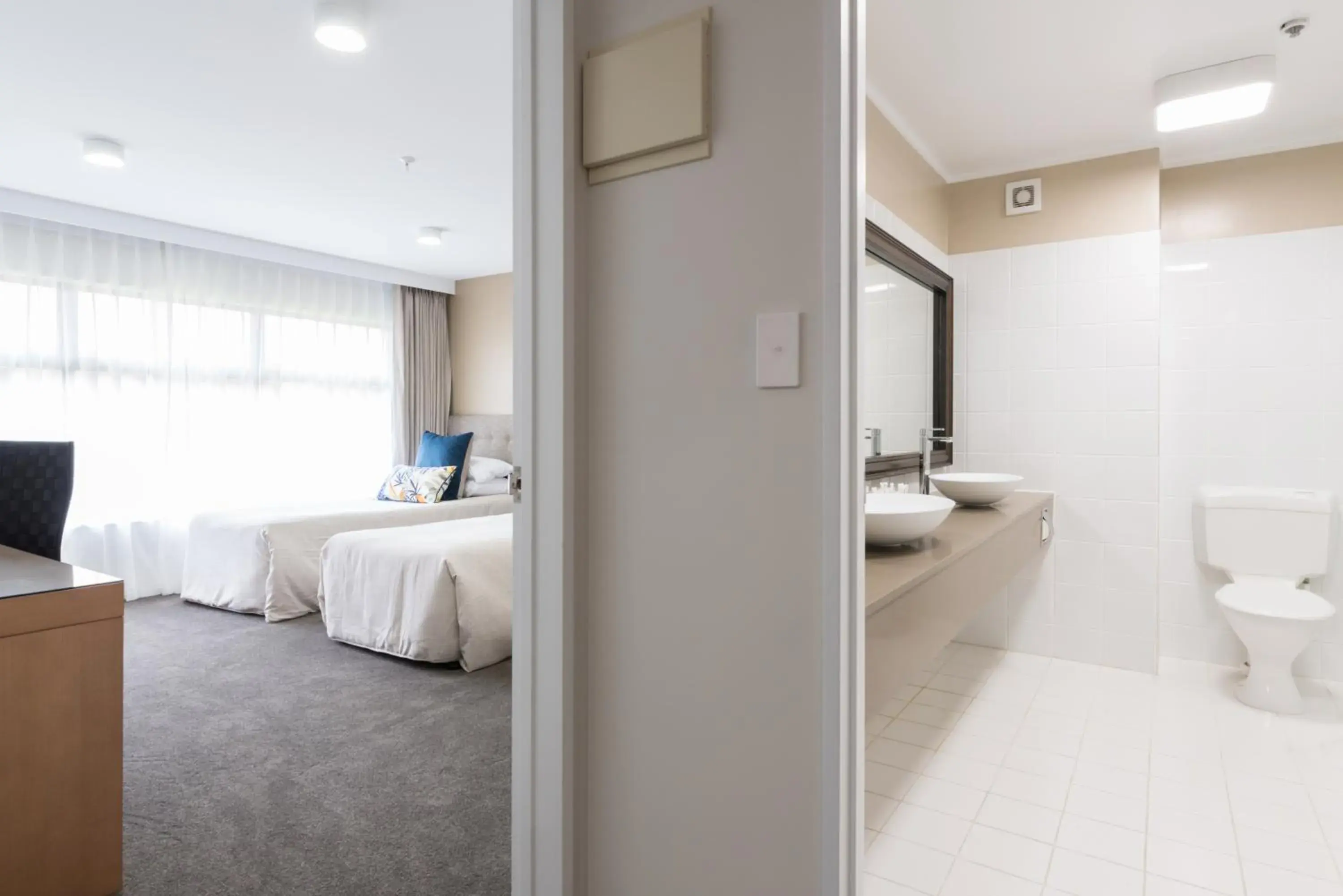 Bedroom in Distinction Hamilton Hotel & Conference Centre