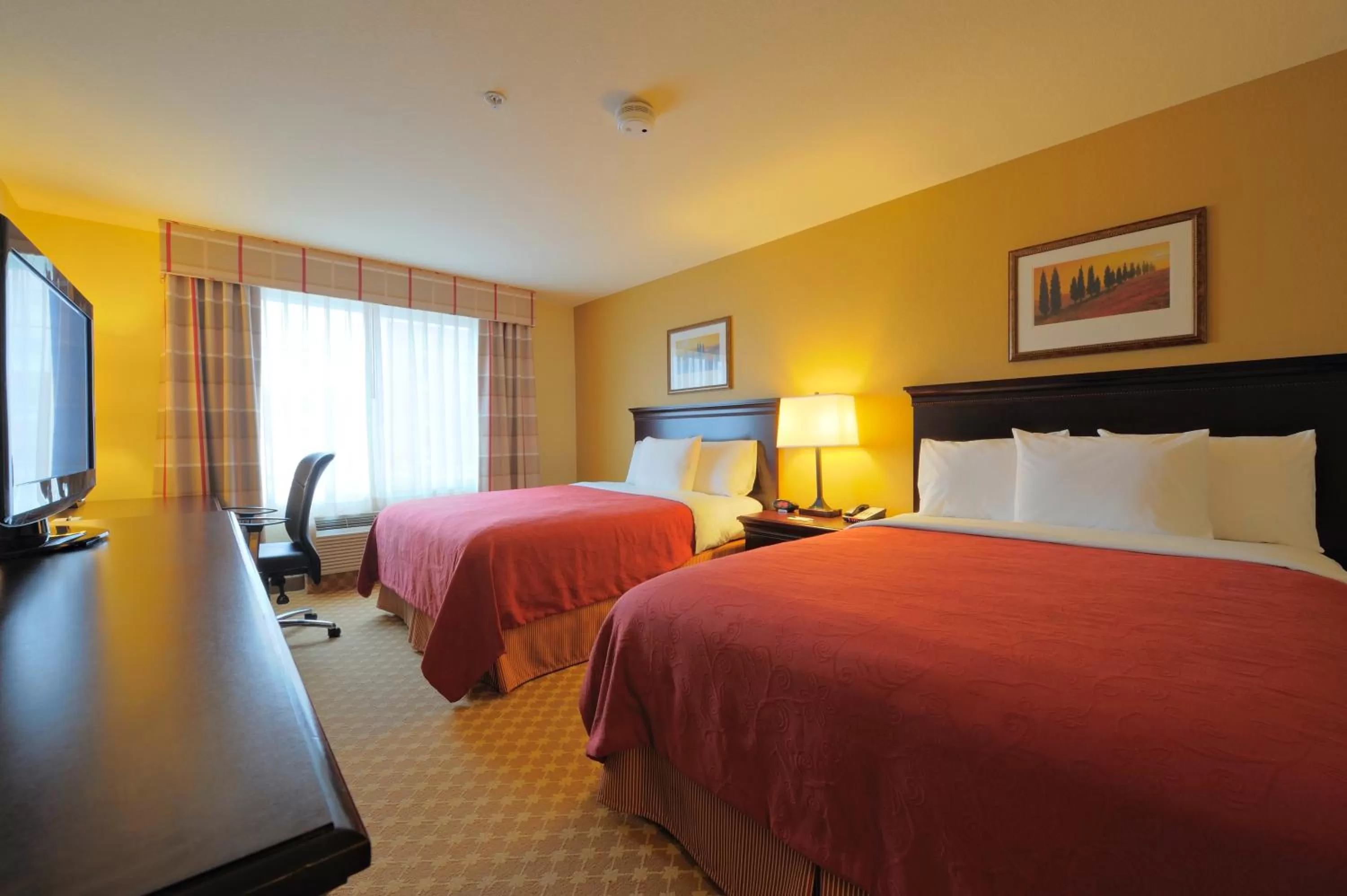 Queen Room with Two Queen Beds - Hearing Accessible in Country Inn & Suites by Radisson, Washington at Meadowlands, PA