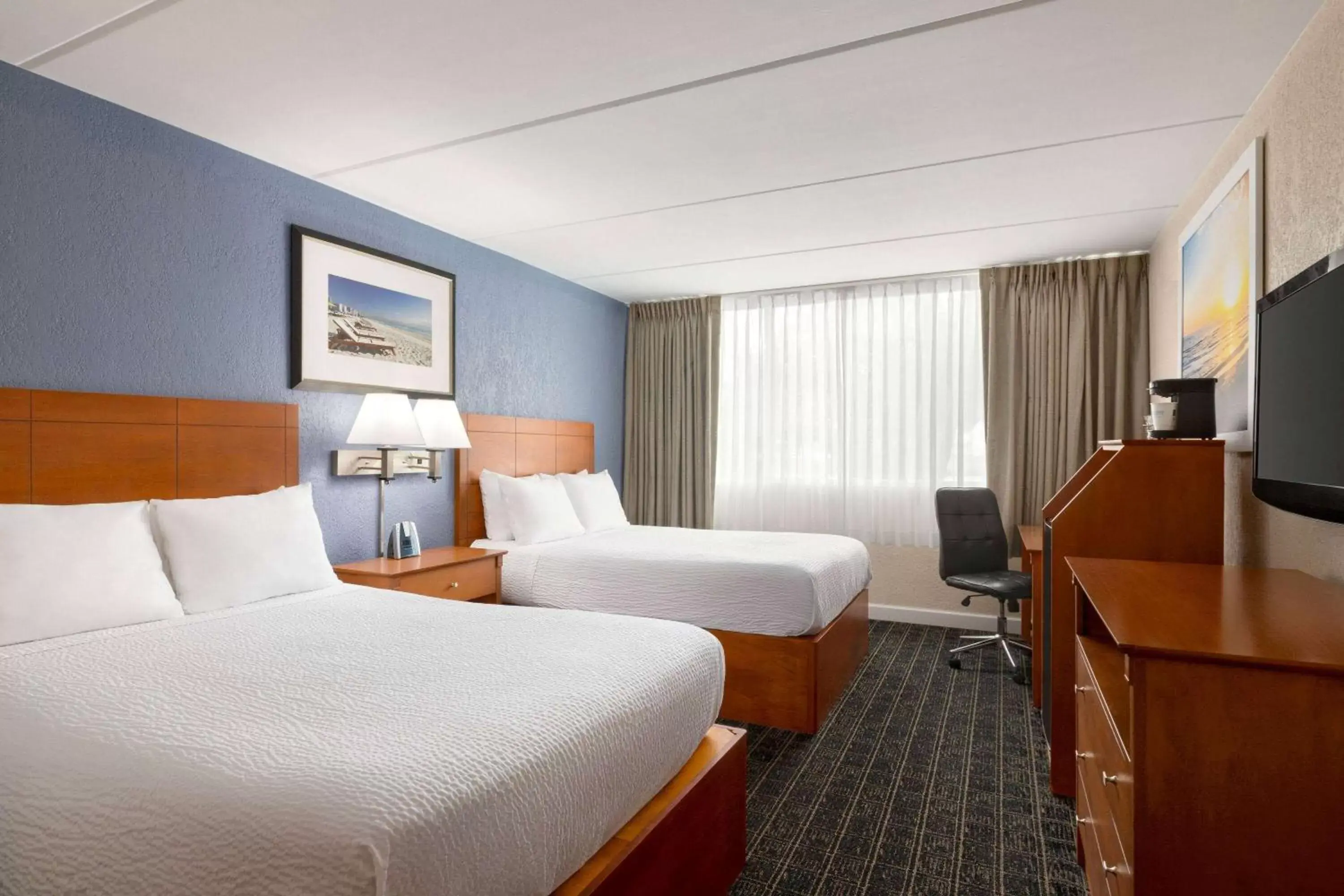 Photo of the whole room, Bed in Days Inn by Wyndham Miami International Airport