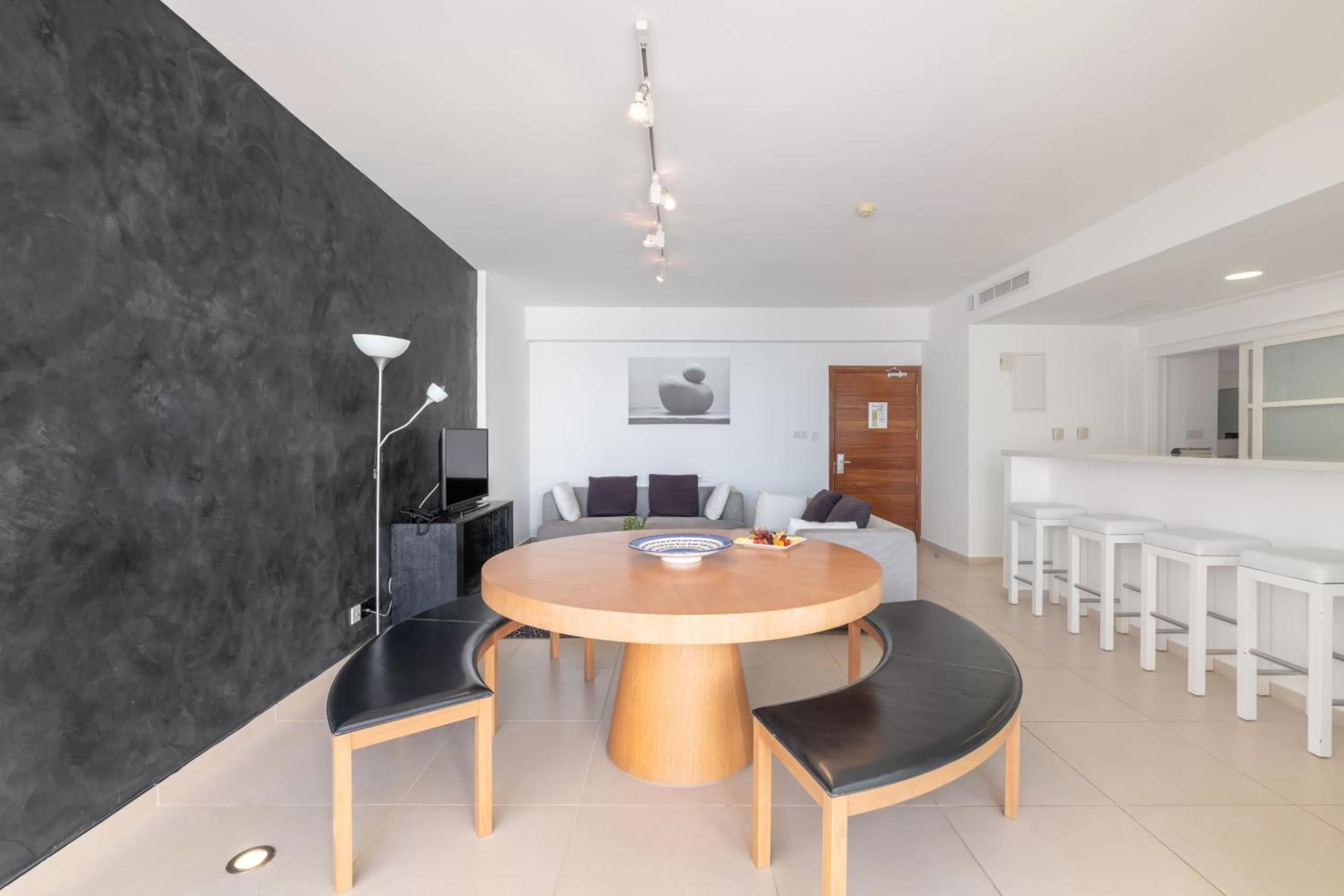 Kitchen or kitchenette in Napa Mermaid Hotel & Suites