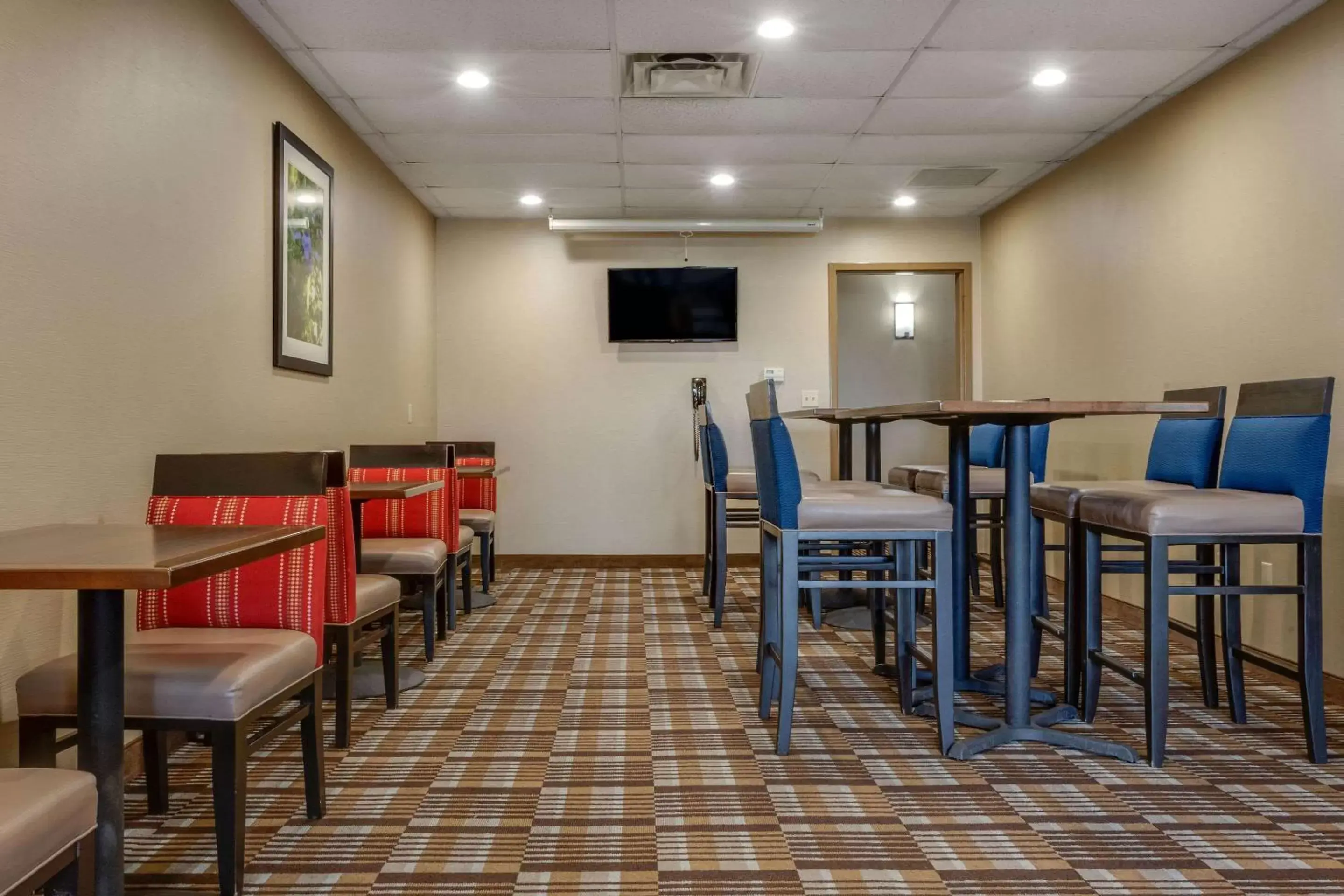 Restaurant/Places to Eat in Comfort Suites Hotel and Conference Center