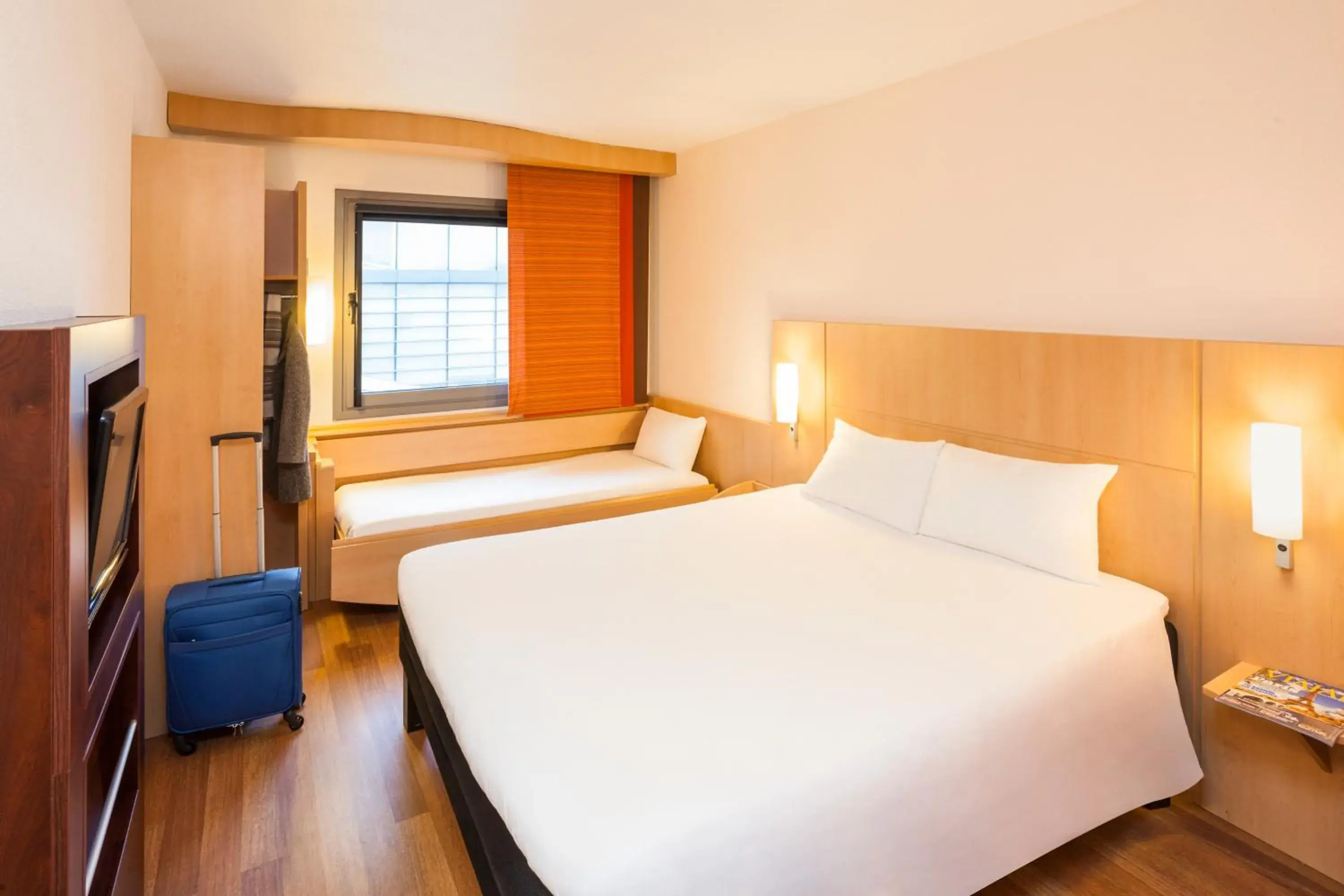 bunk bed, Bed in Ibis Madrid Alcobendas