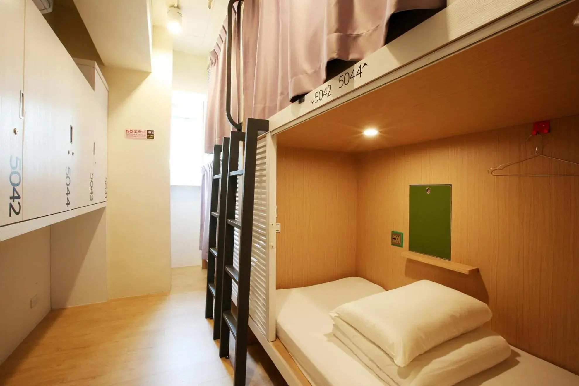 bunk bed, Bed in Loosha Hostel