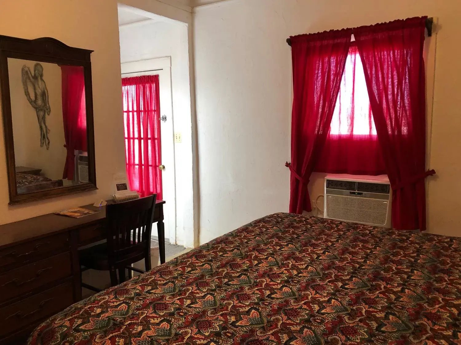 Bed in Amargosa Opera House & Hotel