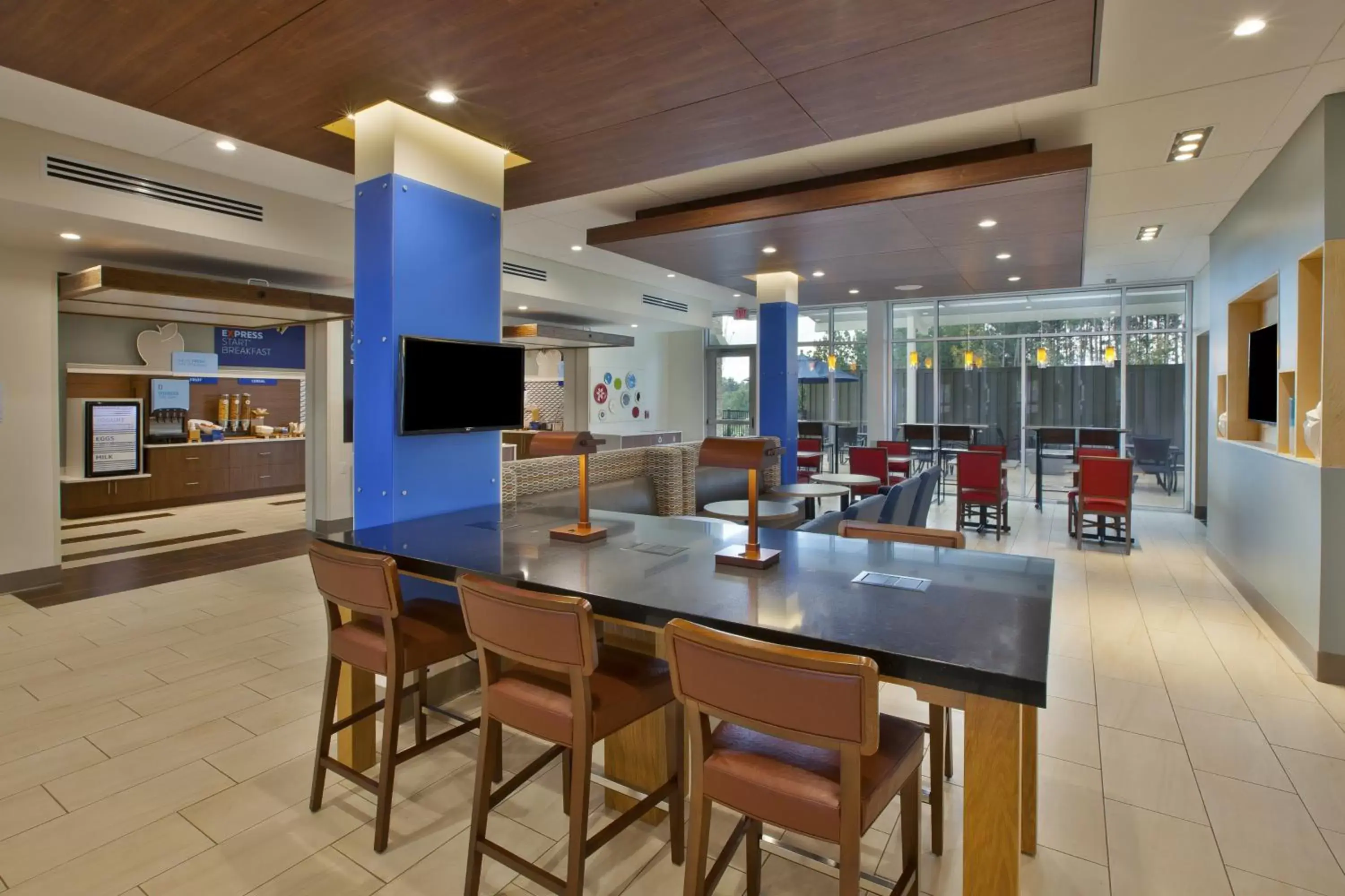 Lobby or reception, Restaurant/Places to Eat in Holiday Inn Express and Suites South Hill, an IHG Hotel