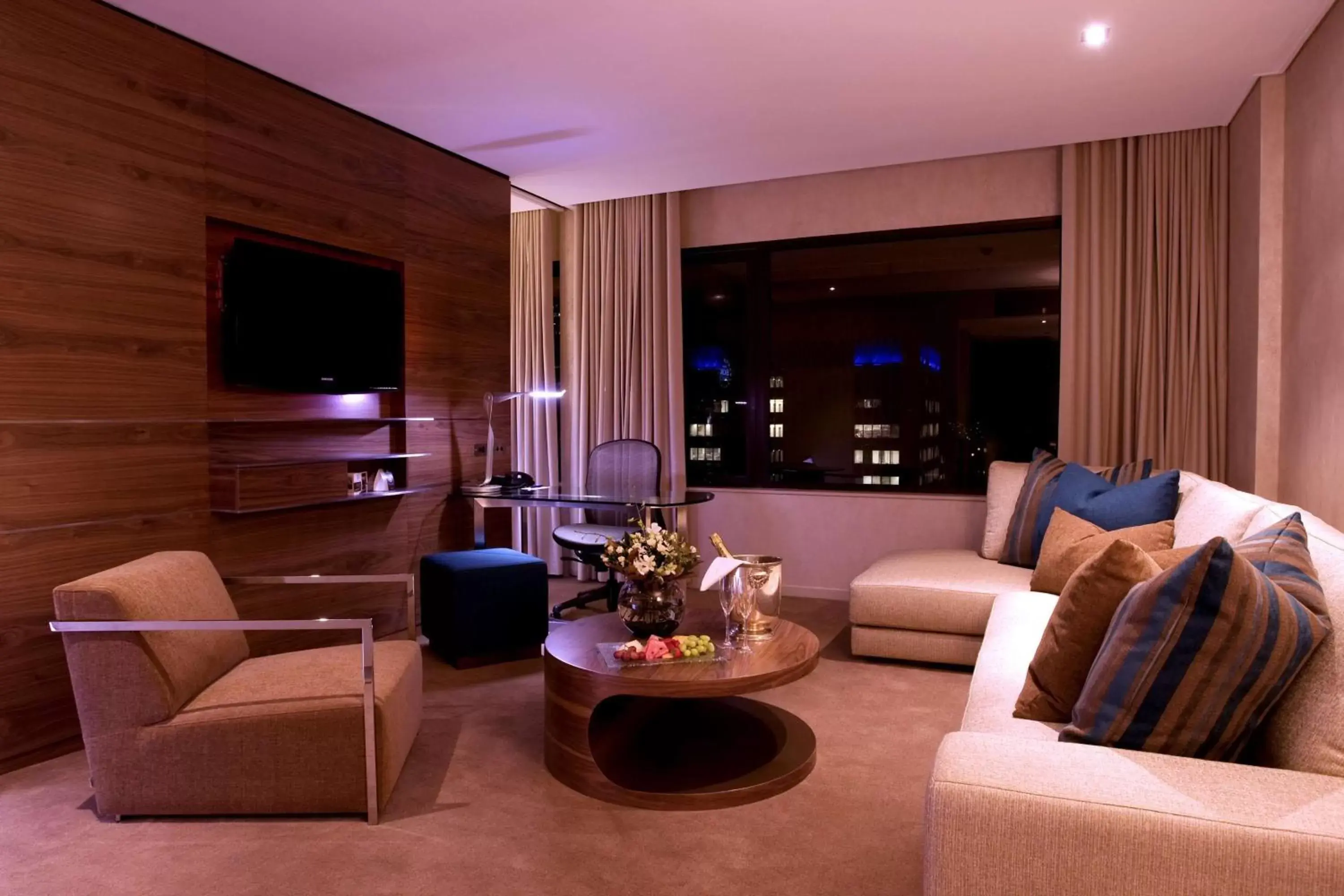 Night, Seating Area in Hilton Brisbane