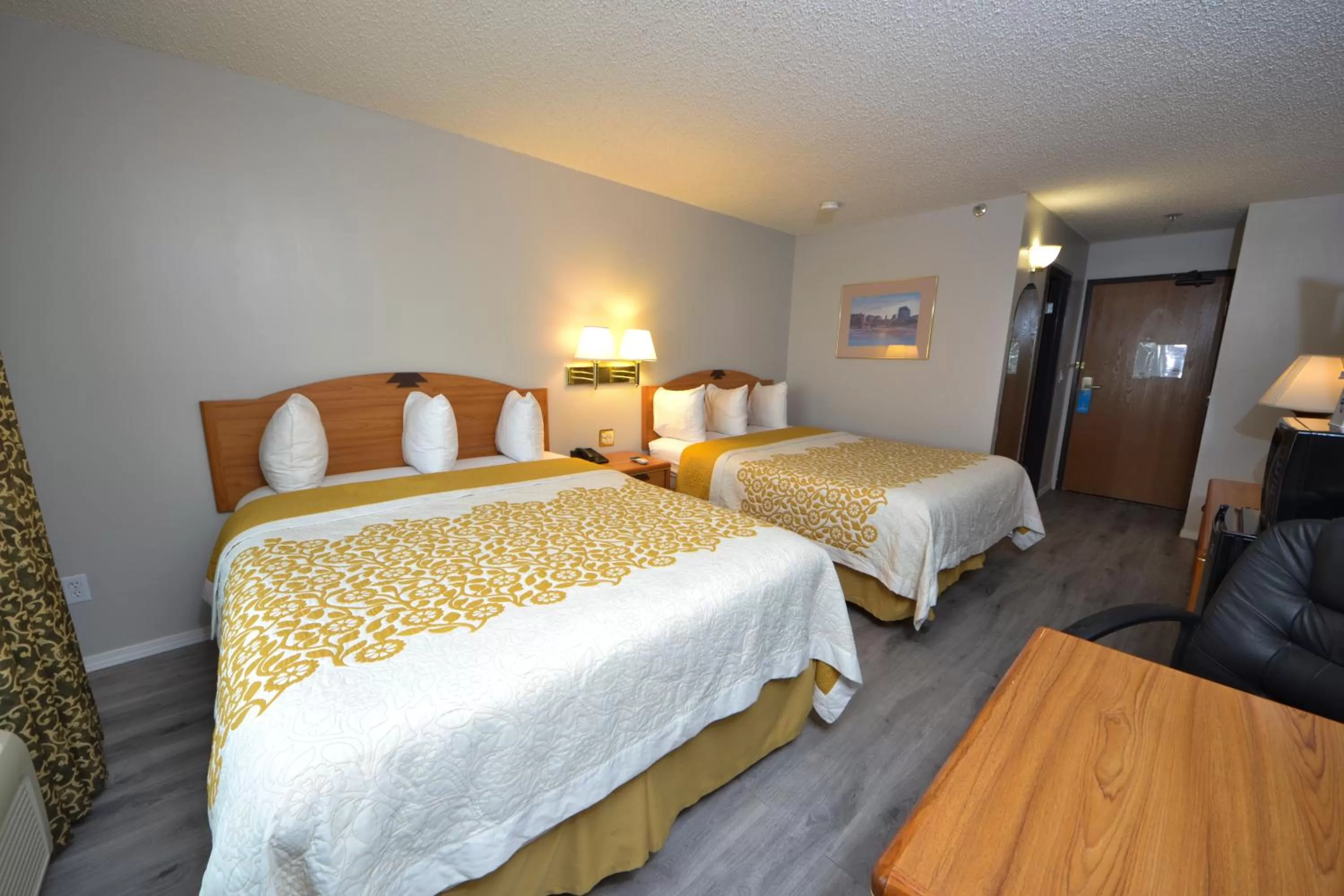 Bedroom, Bed in Days Inn & Suites by Wyndham Airport Albuquerque