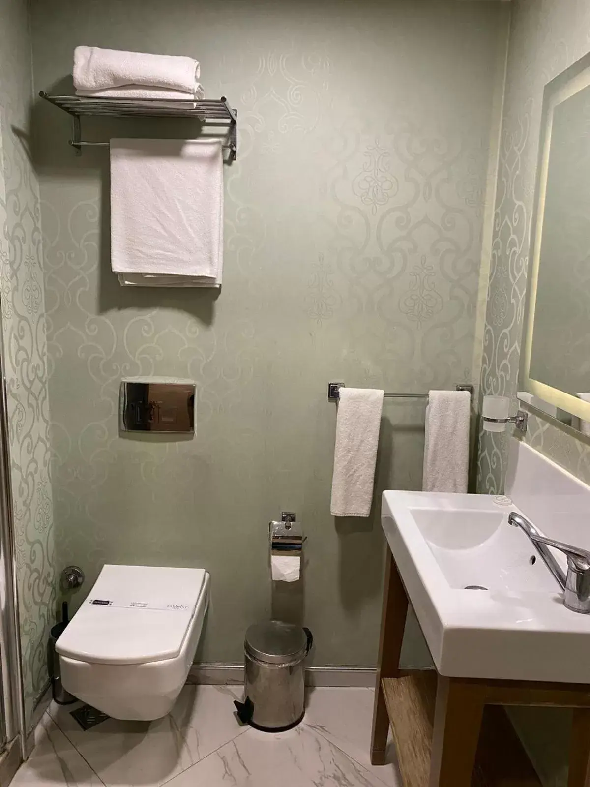 Bathroom in Taximist Hotel