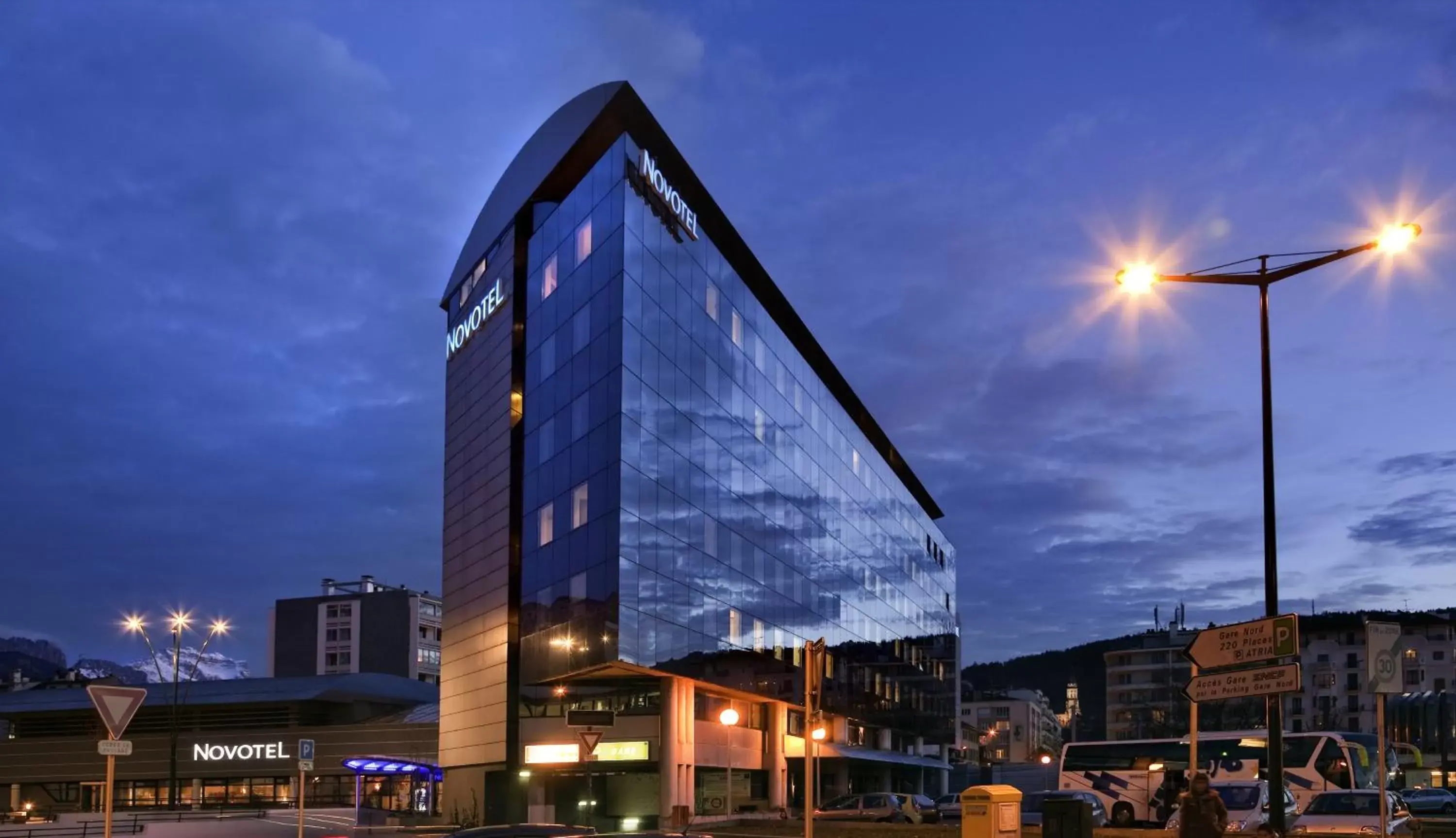 Facade/entrance, Property Building in Novotel Annecy Centre Atria