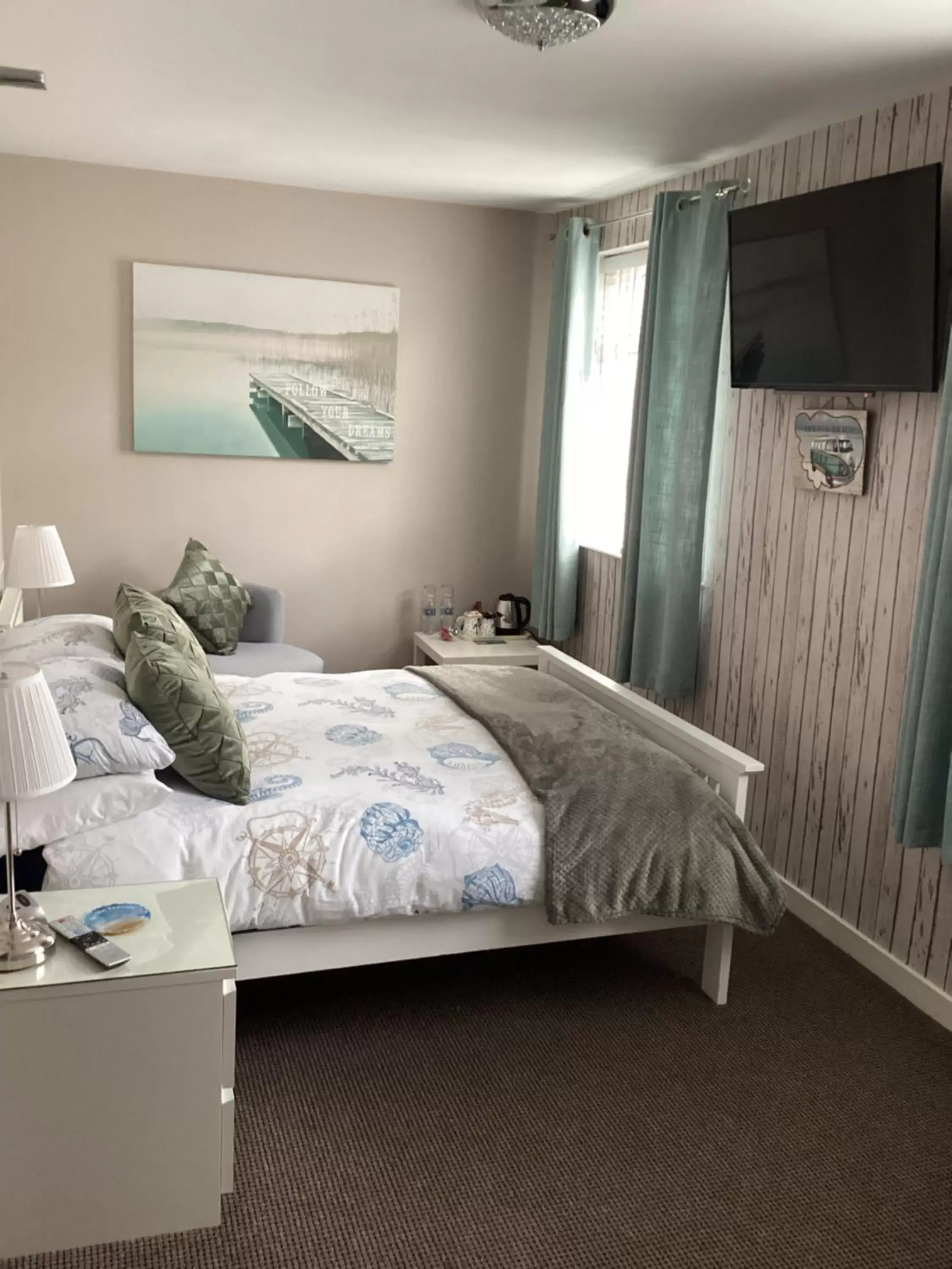 Bedroom, Bed in By the Seaside