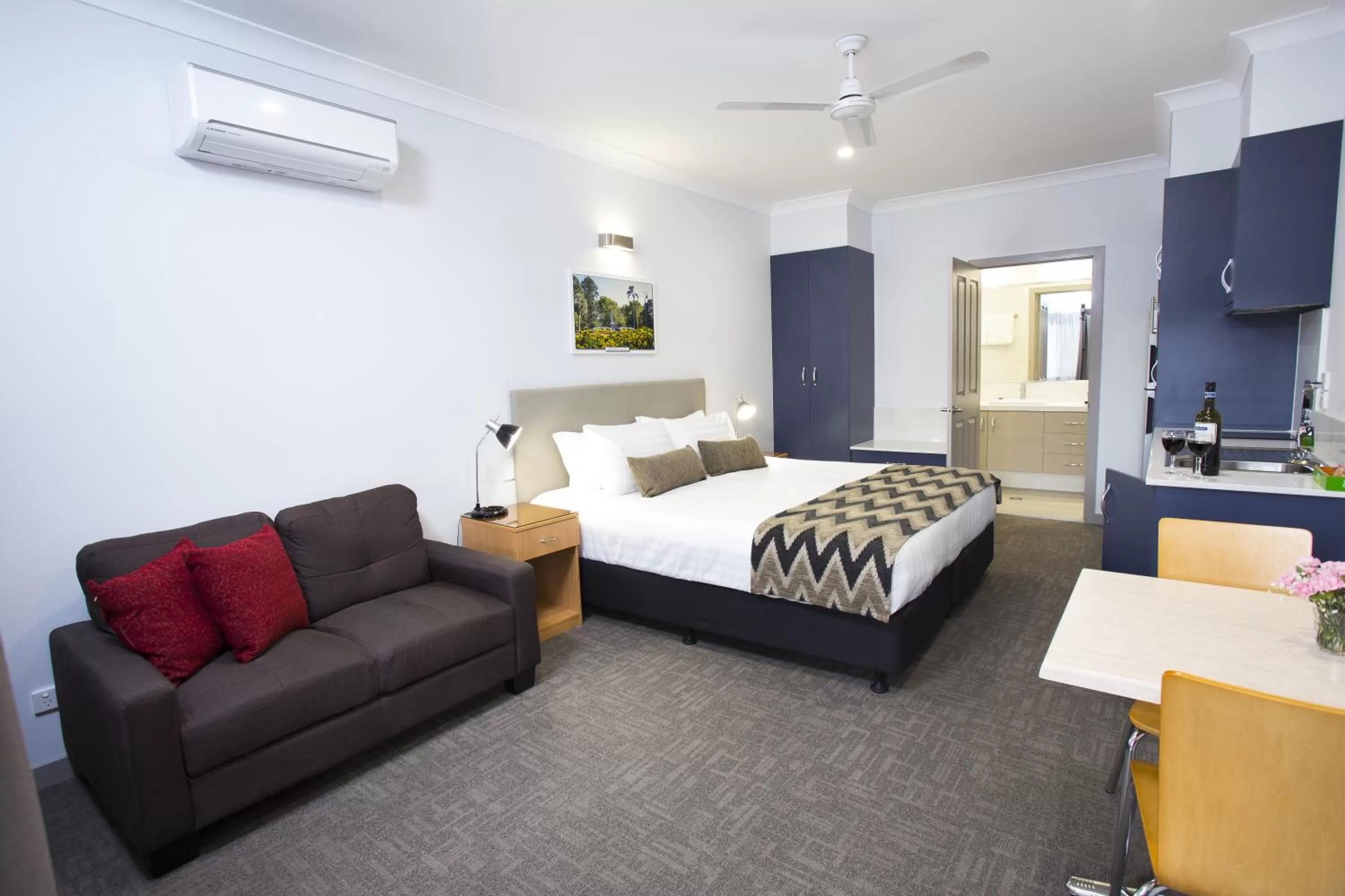 Photo of the whole room, Bed in Altitude Motel Apartments