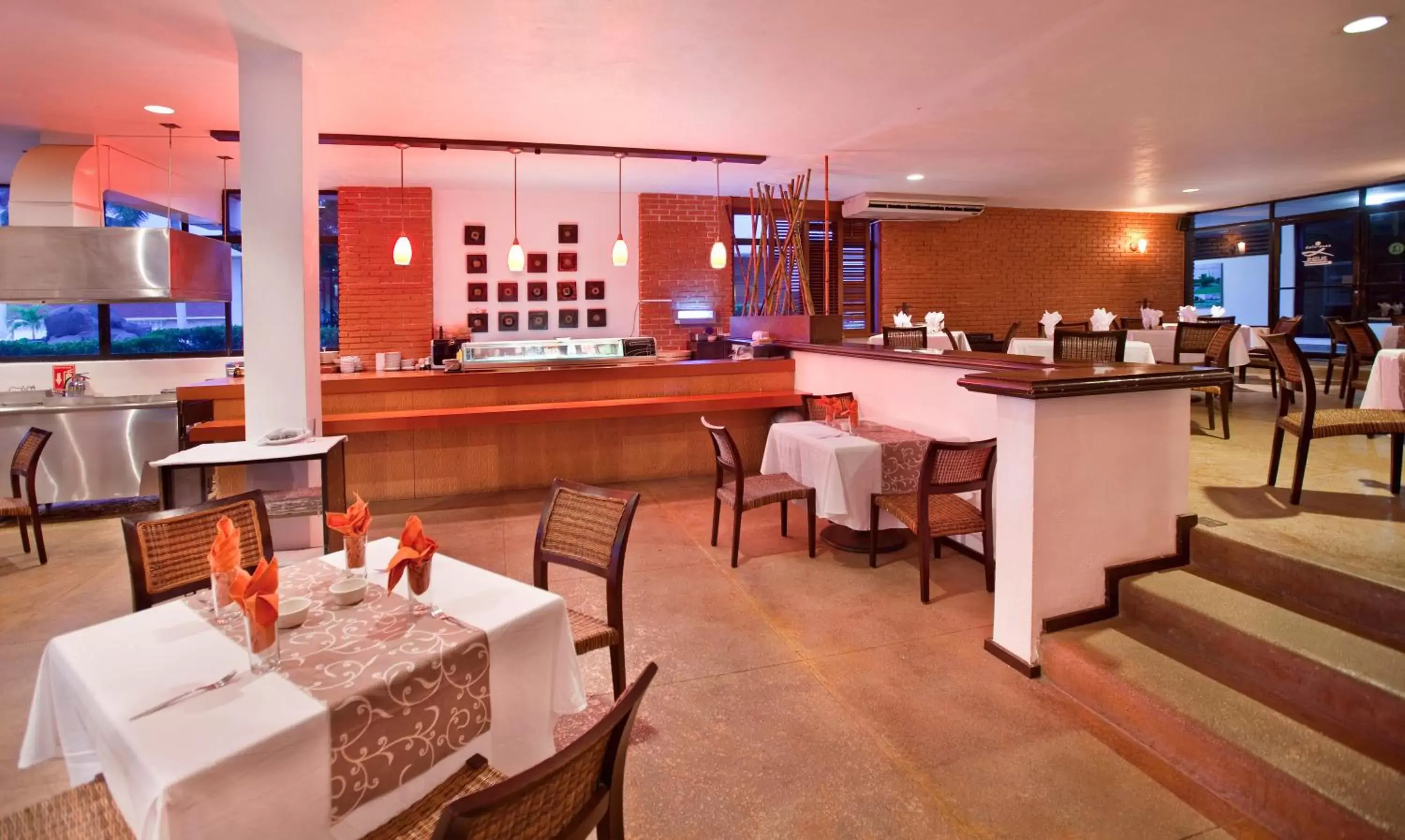 Restaurant/Places to Eat in El Cid Granada Hotel & Country Club