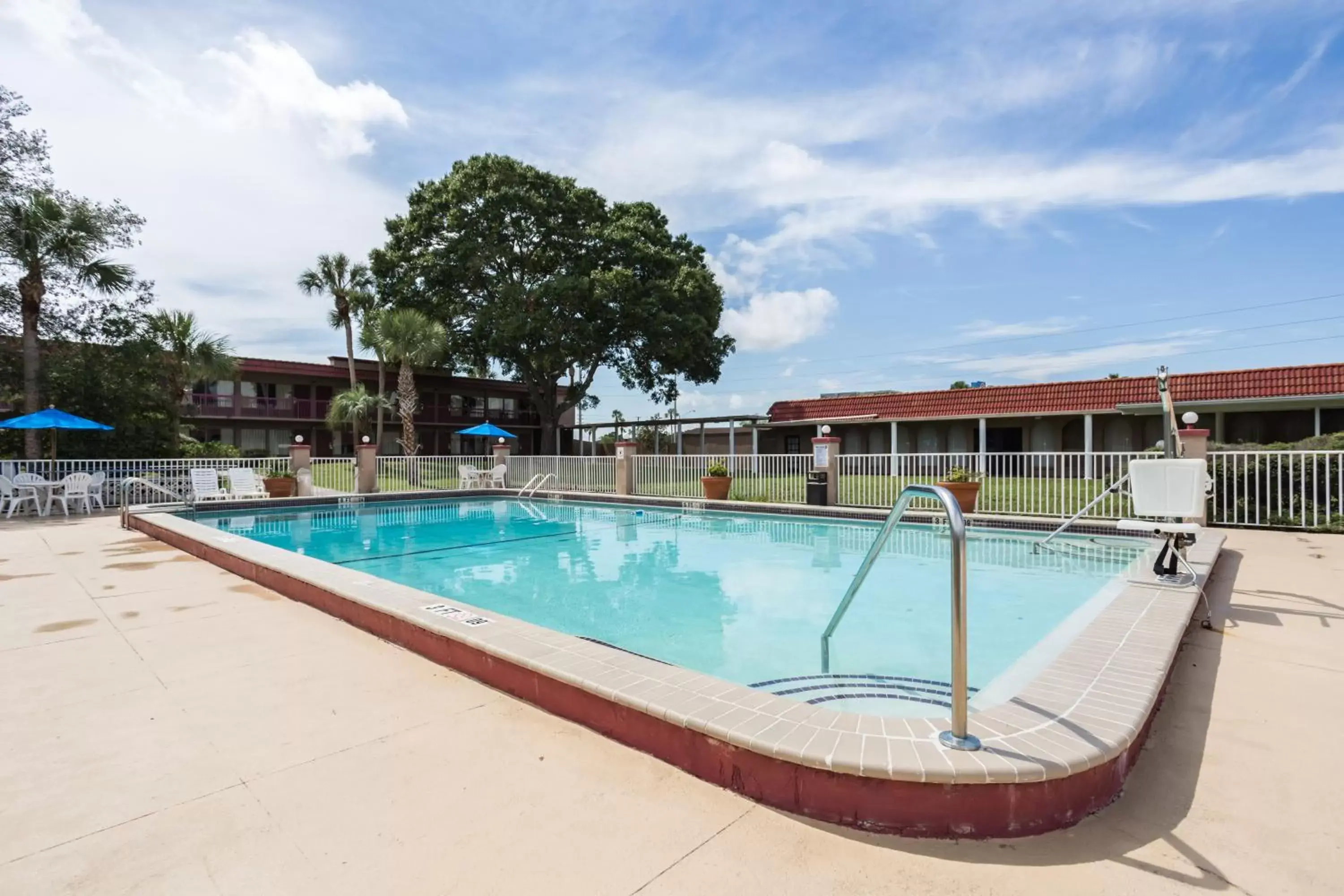 Day, Property Building in Motel 6-Spring Hill, FL - Weeki Wachee