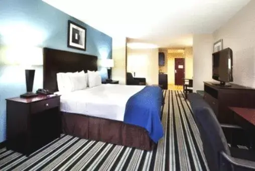 Photo of the whole room, Bed in Holiday Inn Express Hotel & Suites Baton Rouge -Port Allen, an IHG Hotel