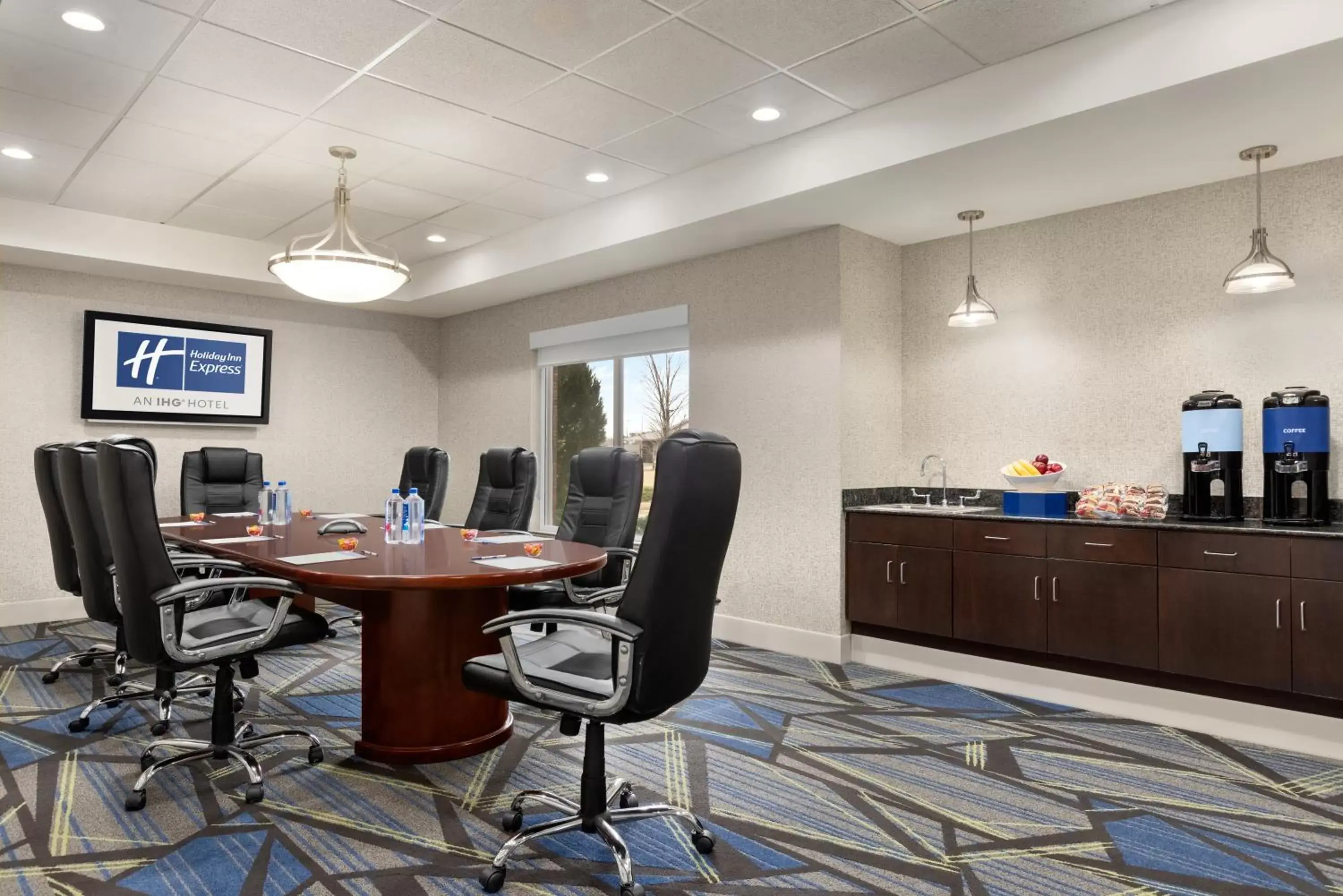 Meeting/conference room in Holiday Inn Express Hotel & Suites Opelika Auburn, an IHG Hotel