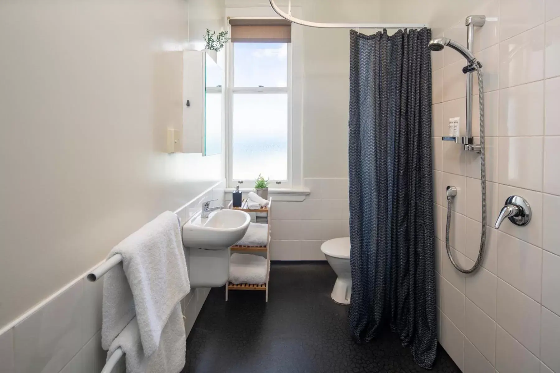Bathroom in Majestic Mansions – Apartments at St Clair