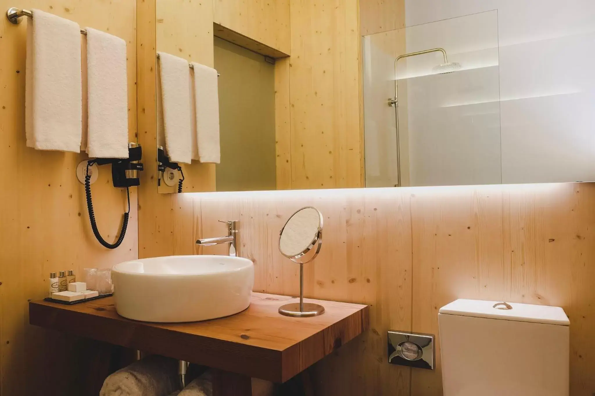 Toilet, Bathroom in FeelViana Sport Hotel
