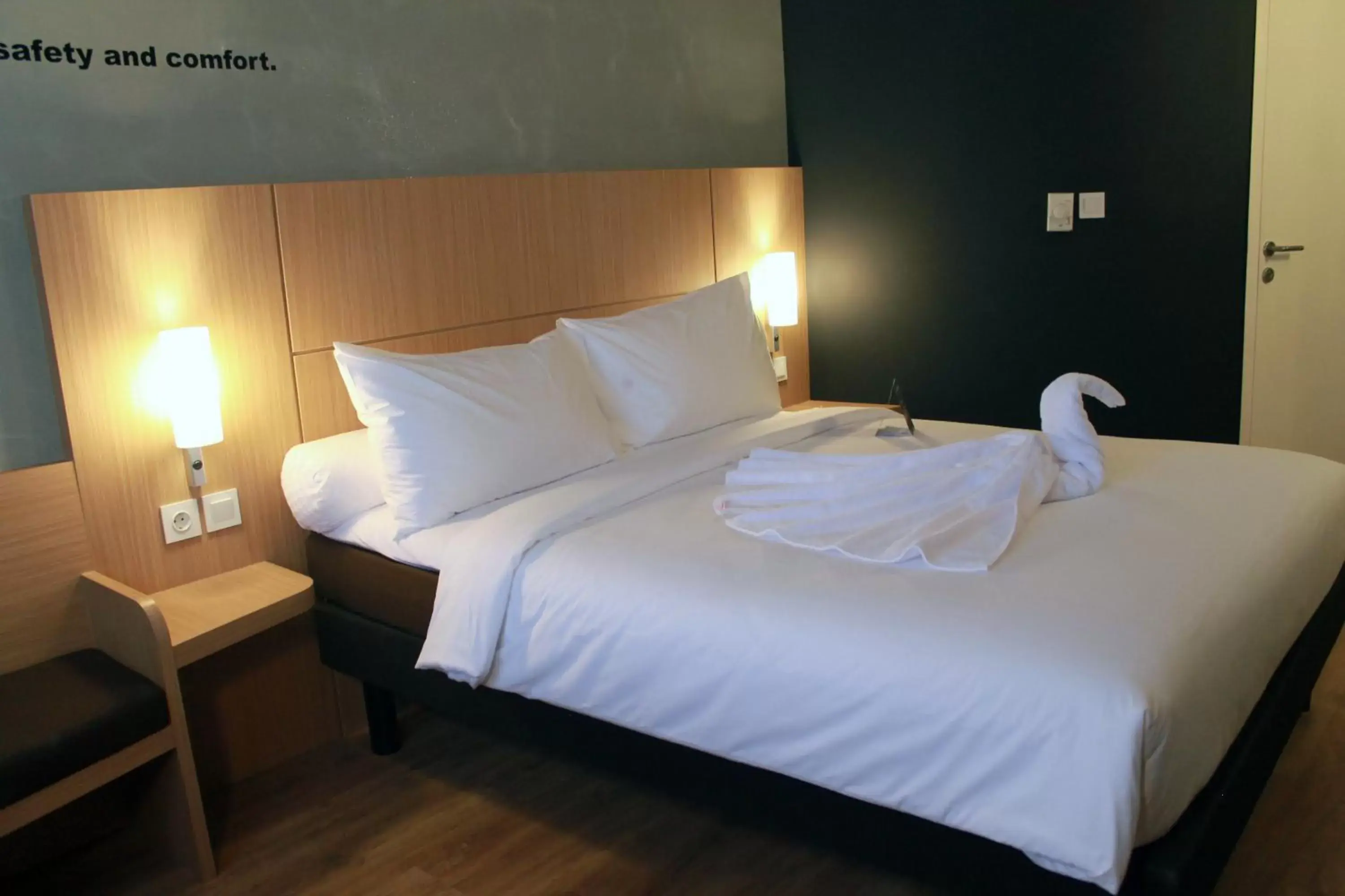Bed in ibis Pontianak City Center Bed in ibis Pontianak City Center