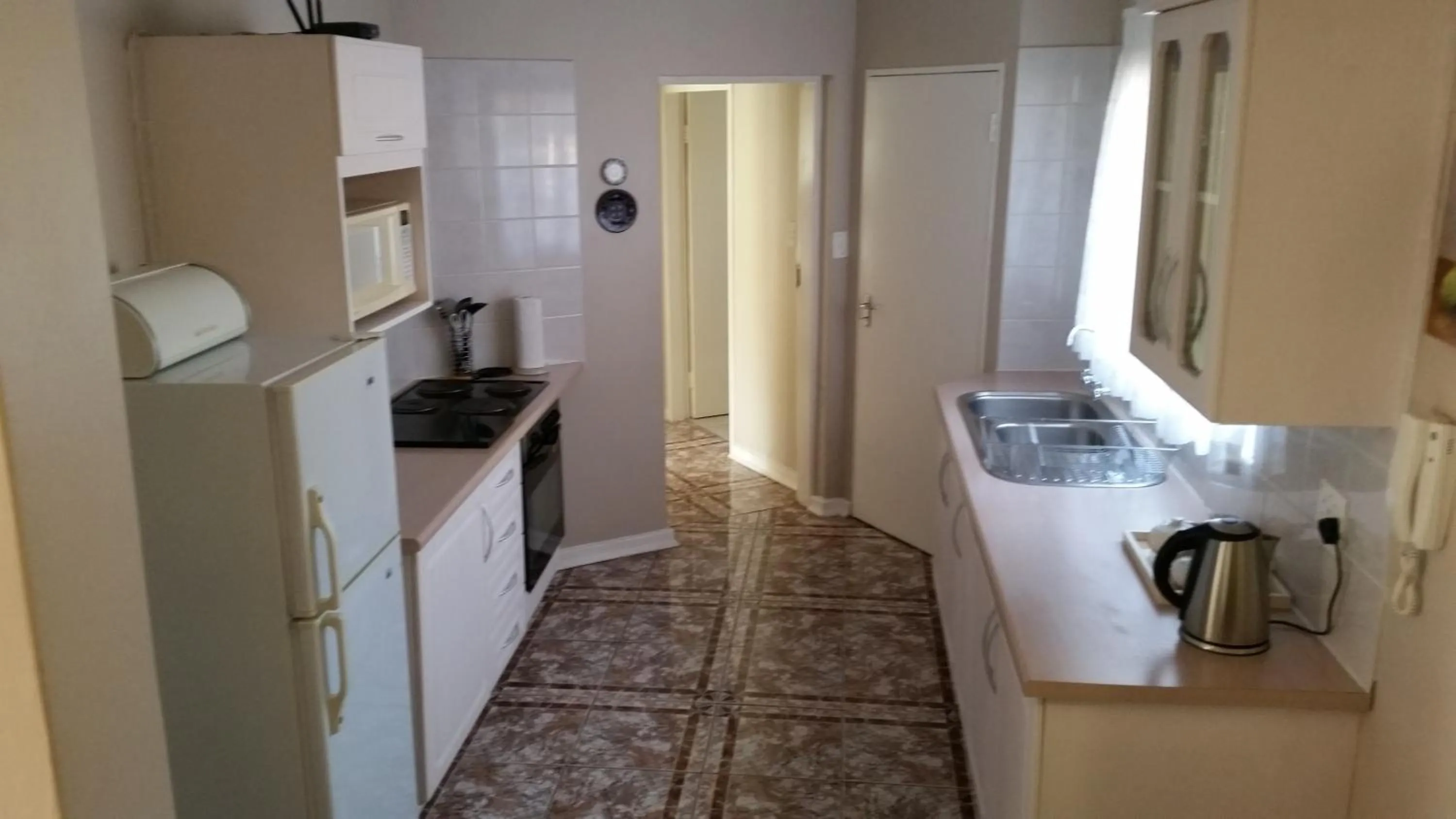 Kitchen or kitchenette in Royal Ridge Guesthouse