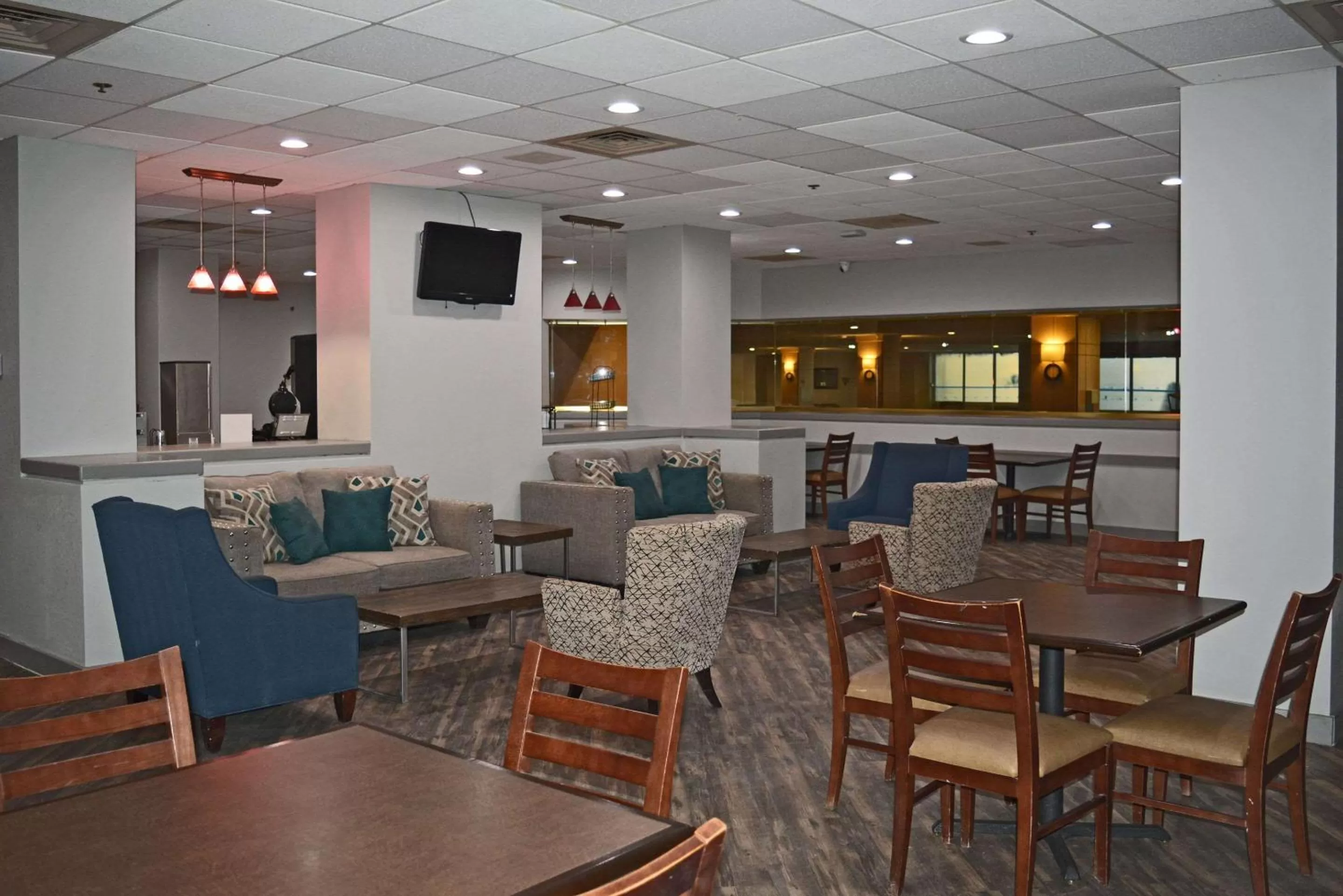 Breakfast in Quality Inn & Suites East Syracuse - Carrier Circle
