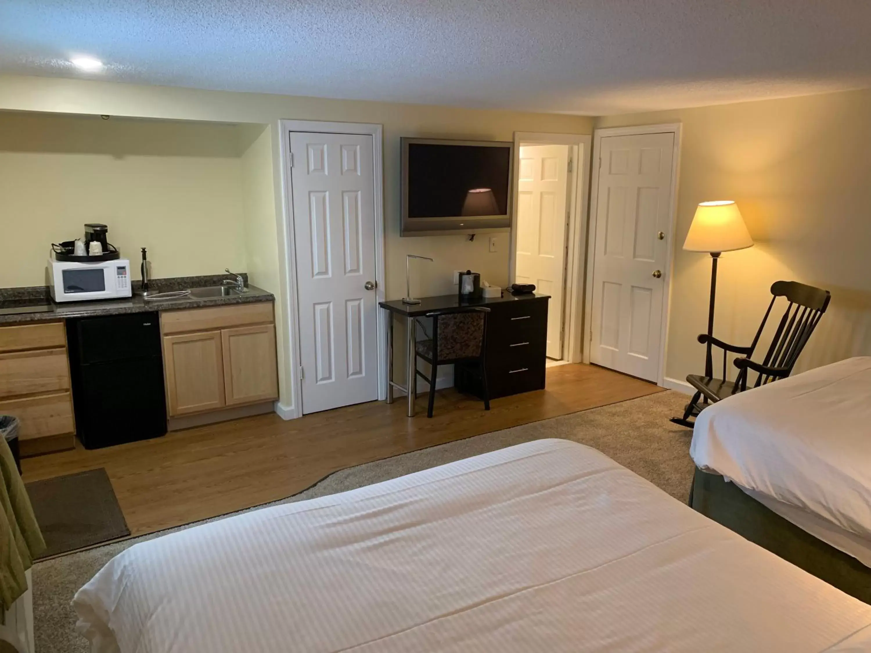 Bedroom in Four Winds Country Motel