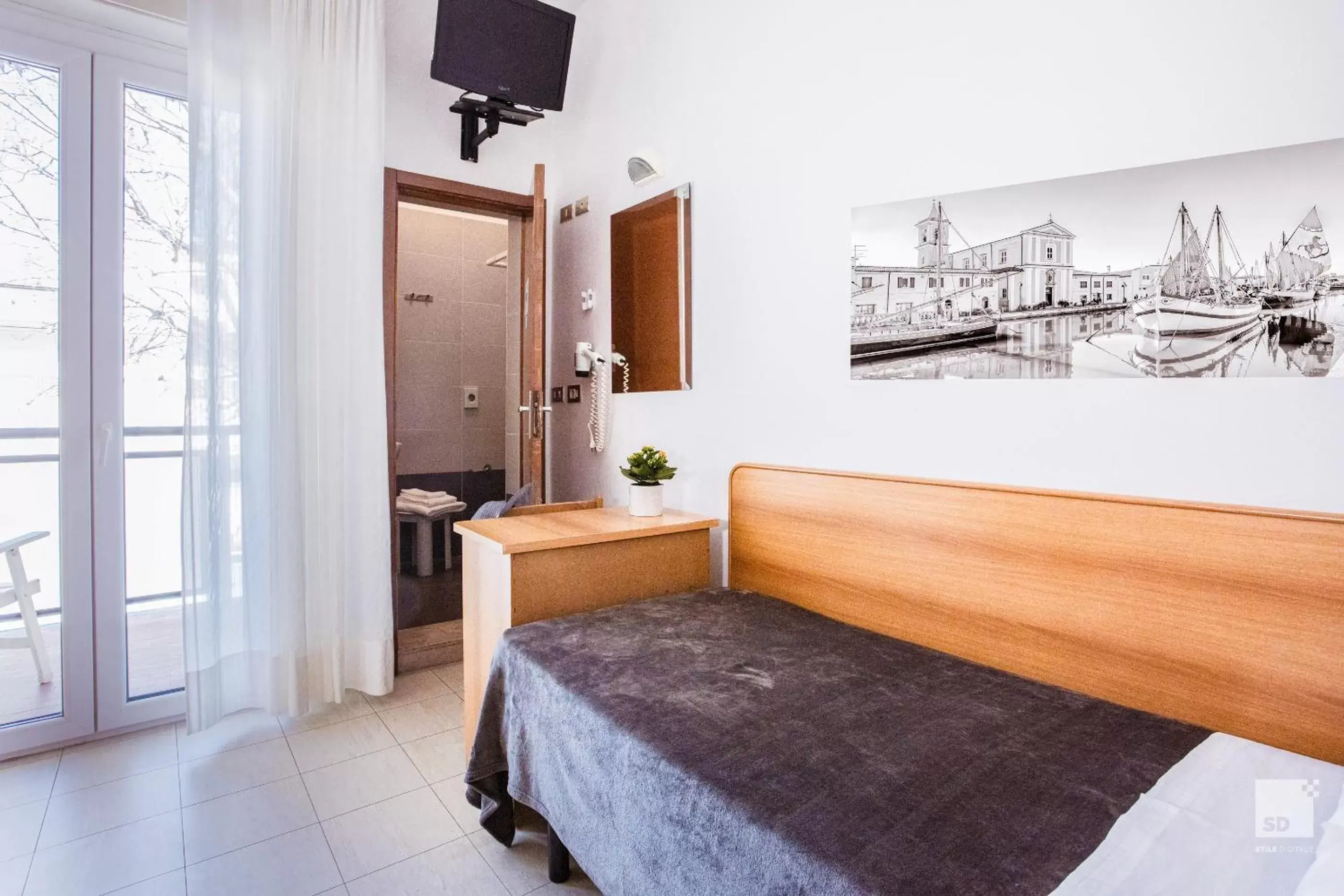 Bed, Seating Area in Hotel Fattori Mare