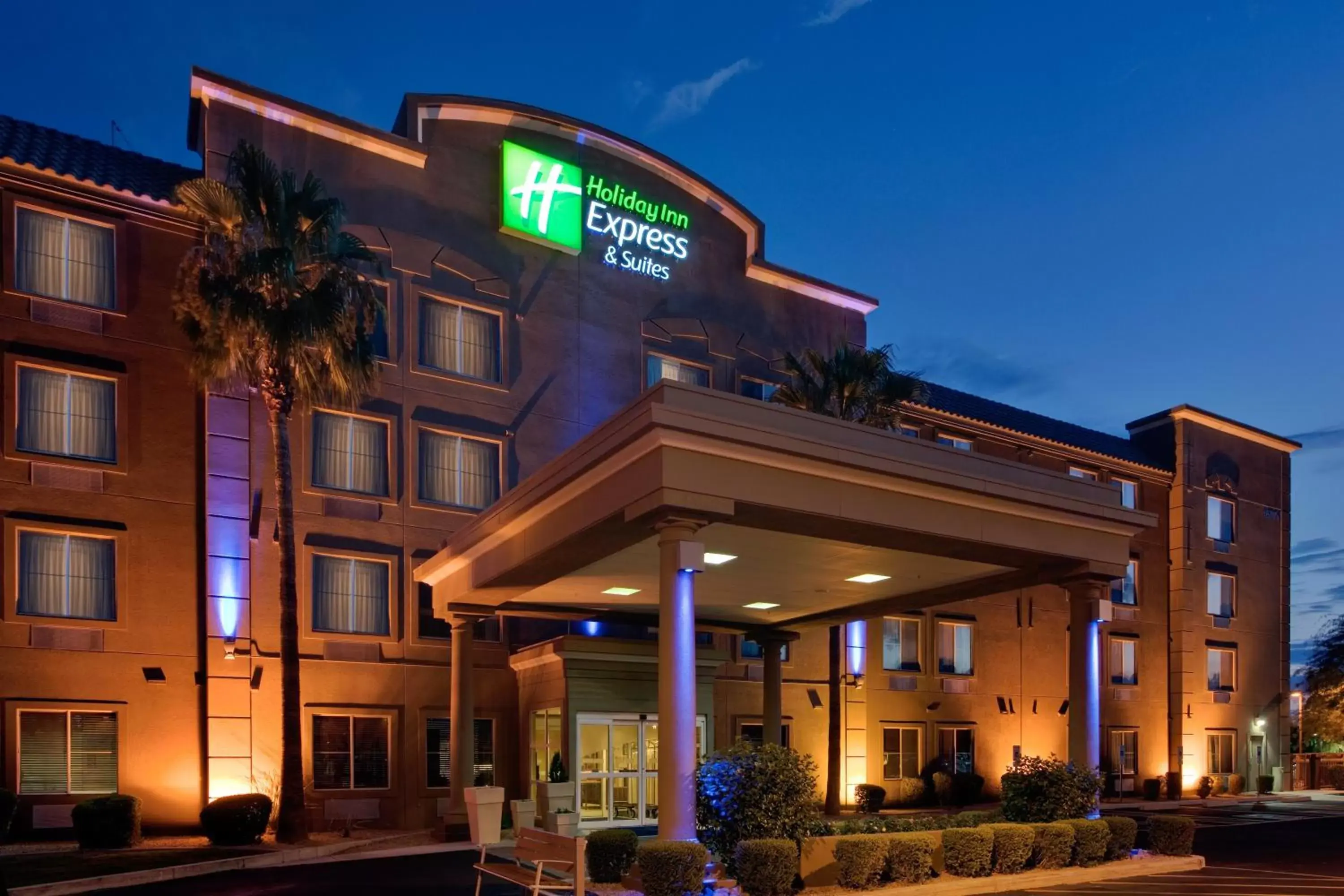 Property Building in Holiday Inn Express Peoria North - Glendale, an IHG Hotel