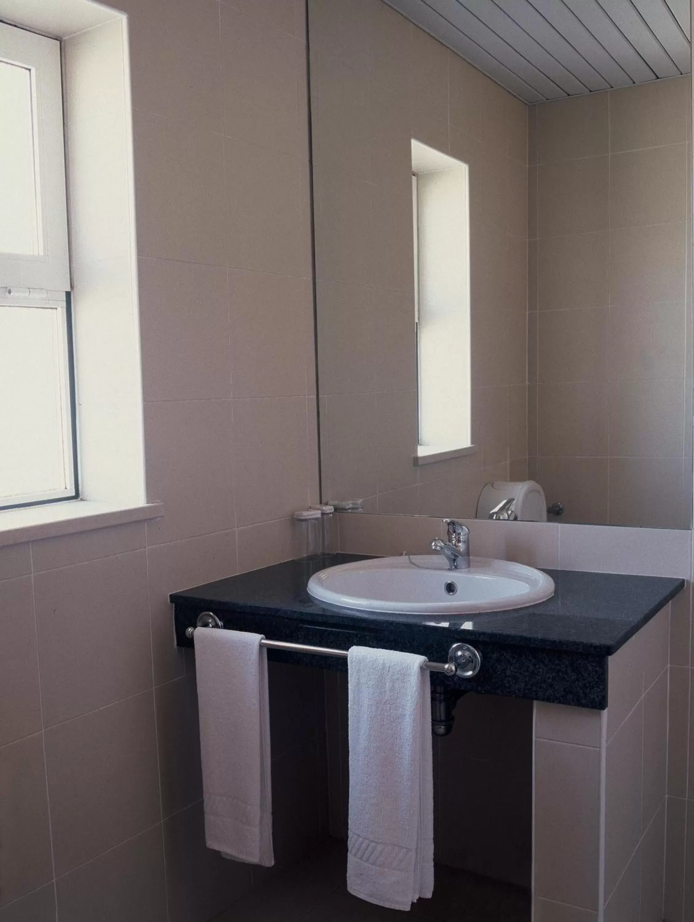 Shower, Bathroom in Hotel Alcatruz