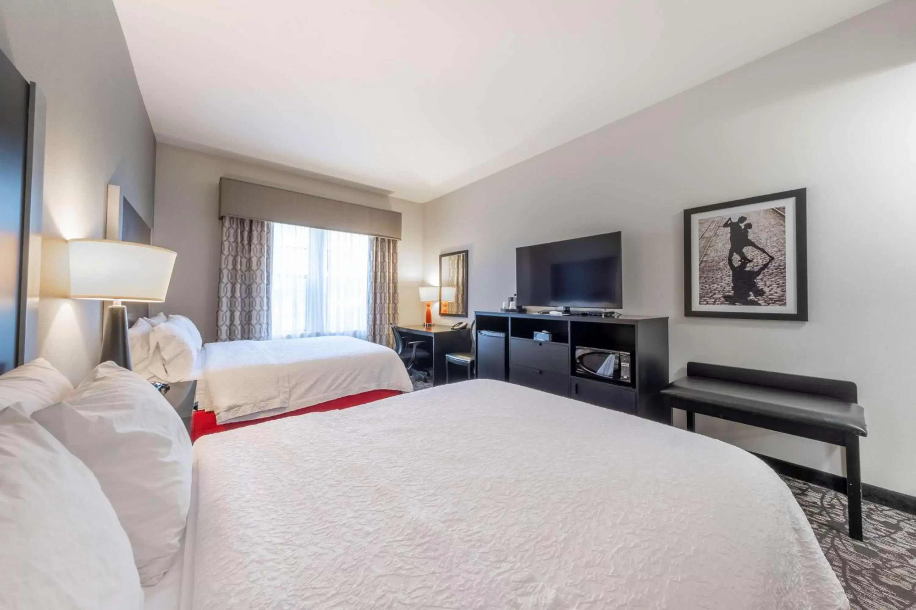 Bedroom, Bed in Hampton Inn & Suites DuPont