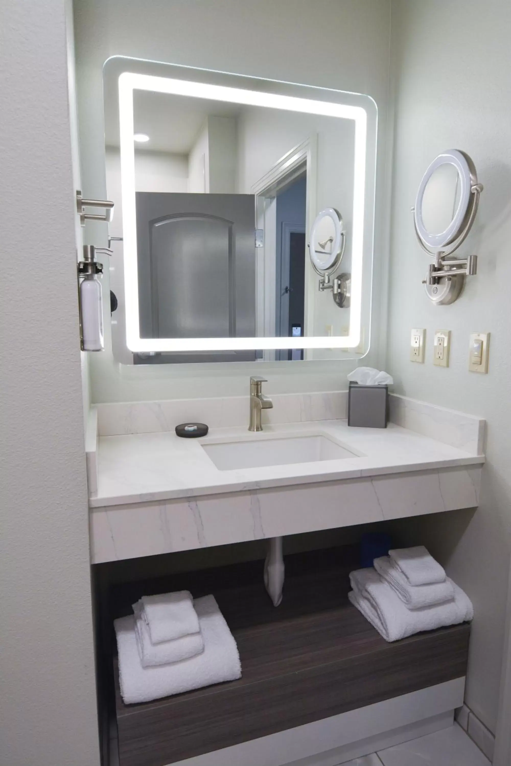 Bathroom in Blue Lake Casino and Hotel