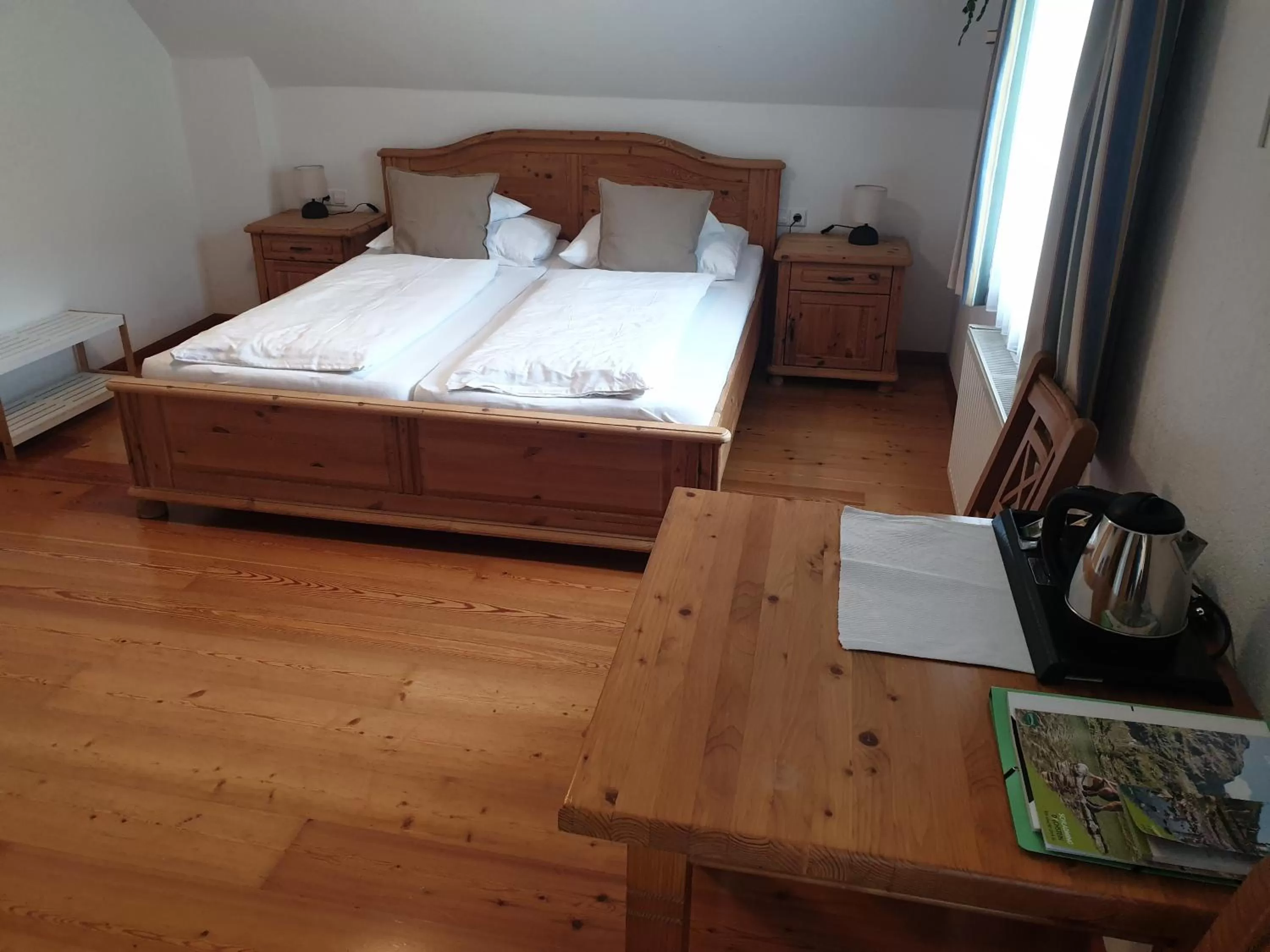 Property building, Bed in Bergführerhaus