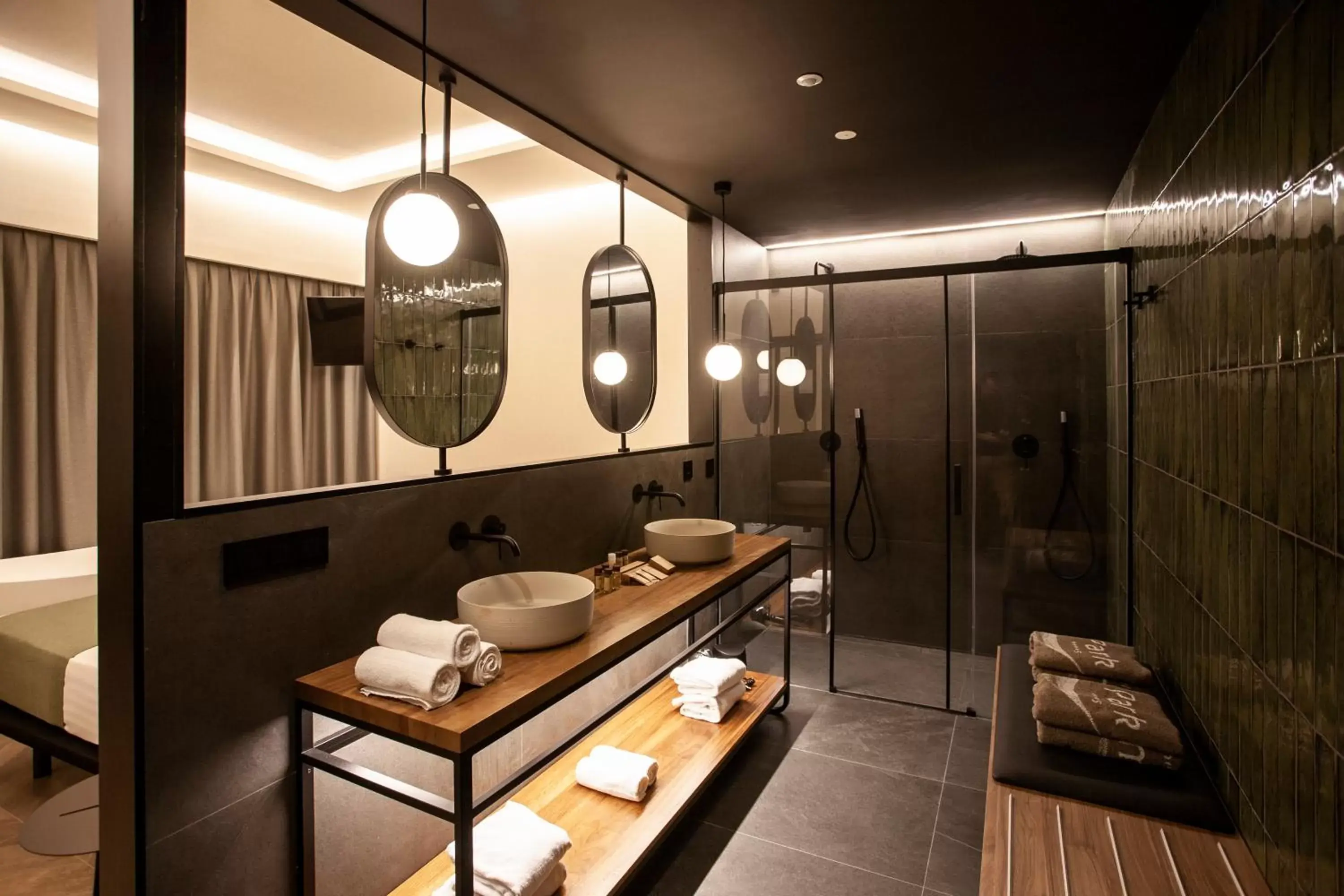 Shower, Bathroom in Hotel Primavera Park