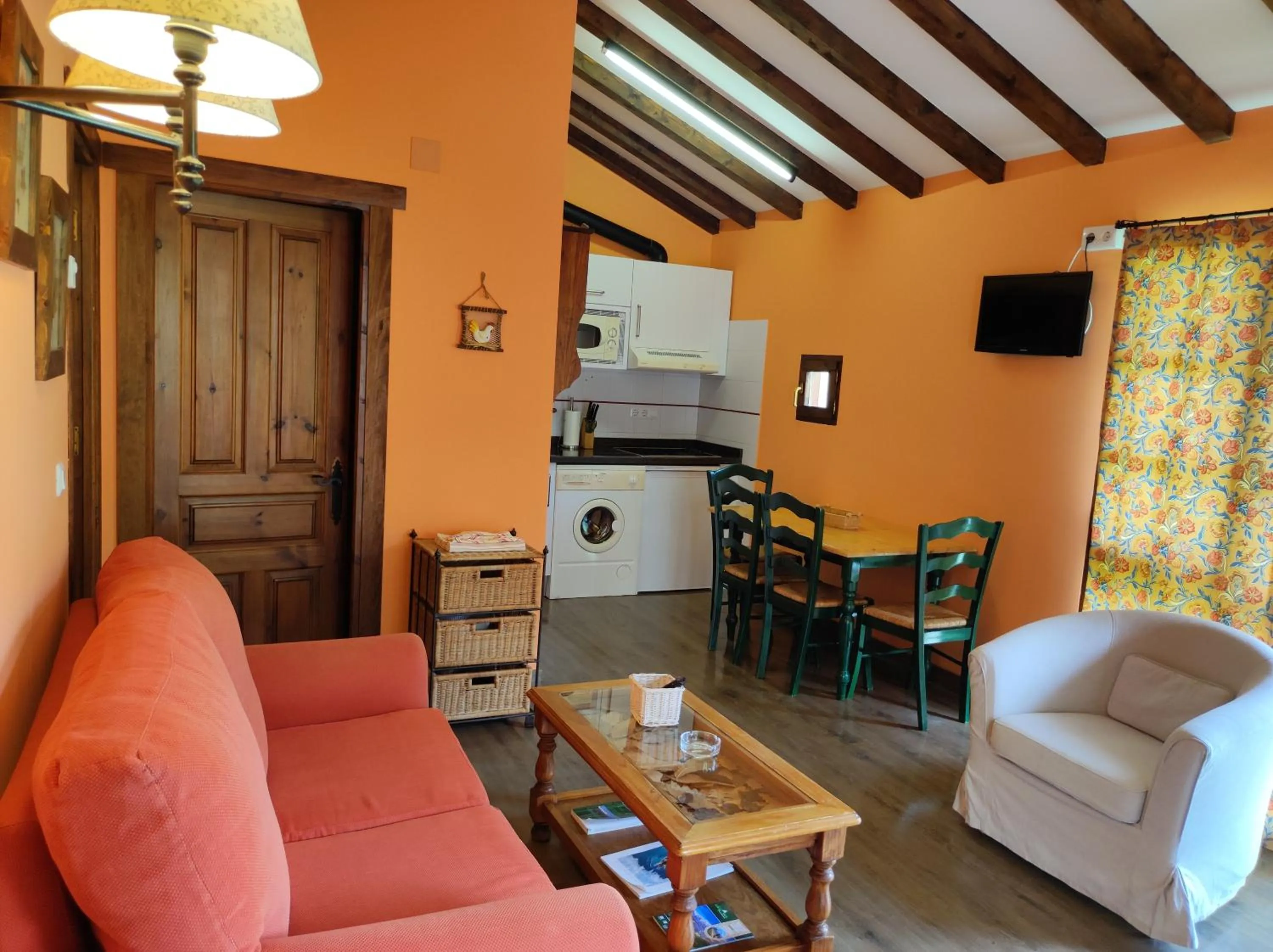 Kitchen or kitchenette in Viviendas Rurales El Covaju