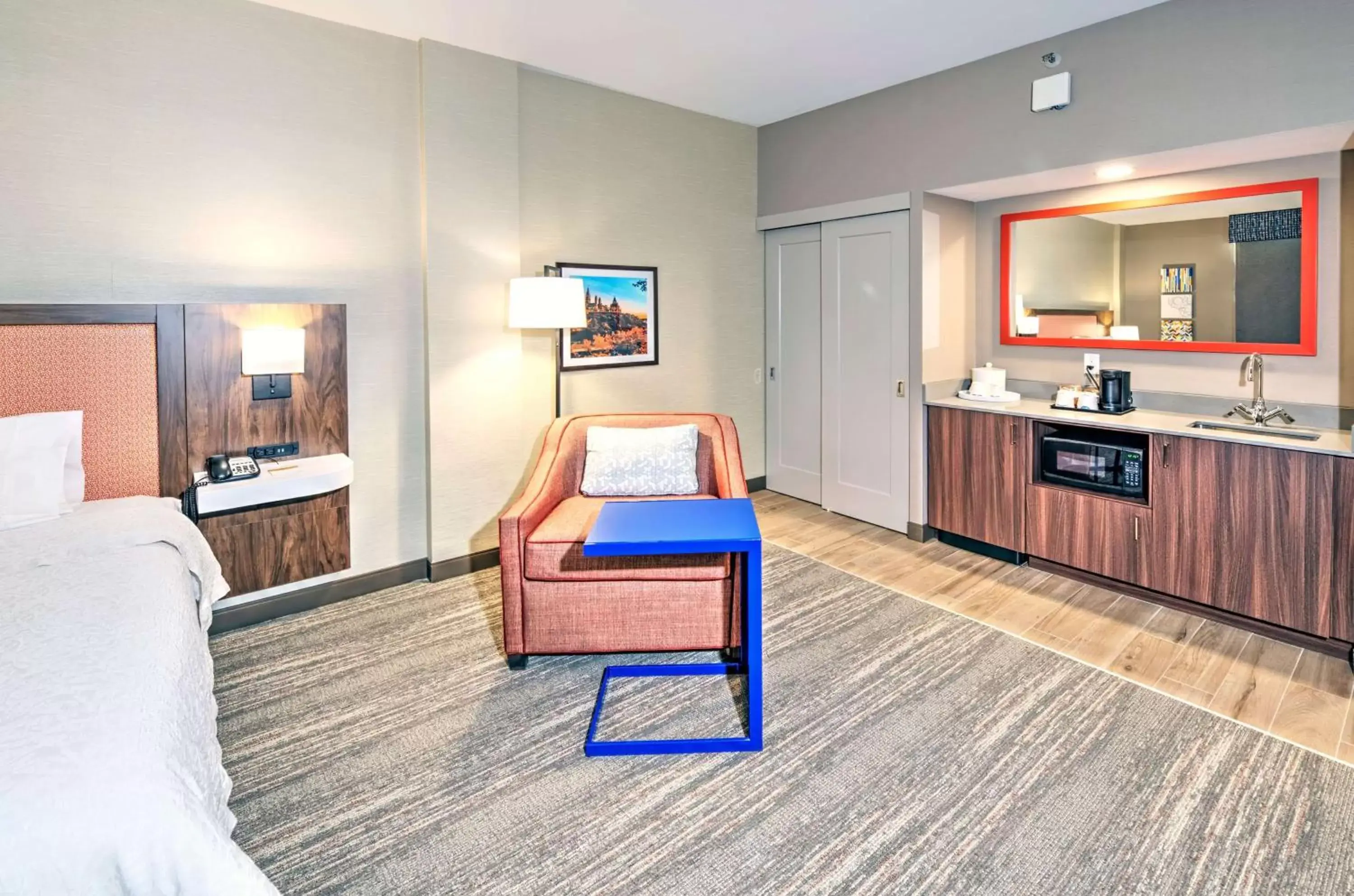 Bed, Seating Area in Hampton by Hilton Ottawa
