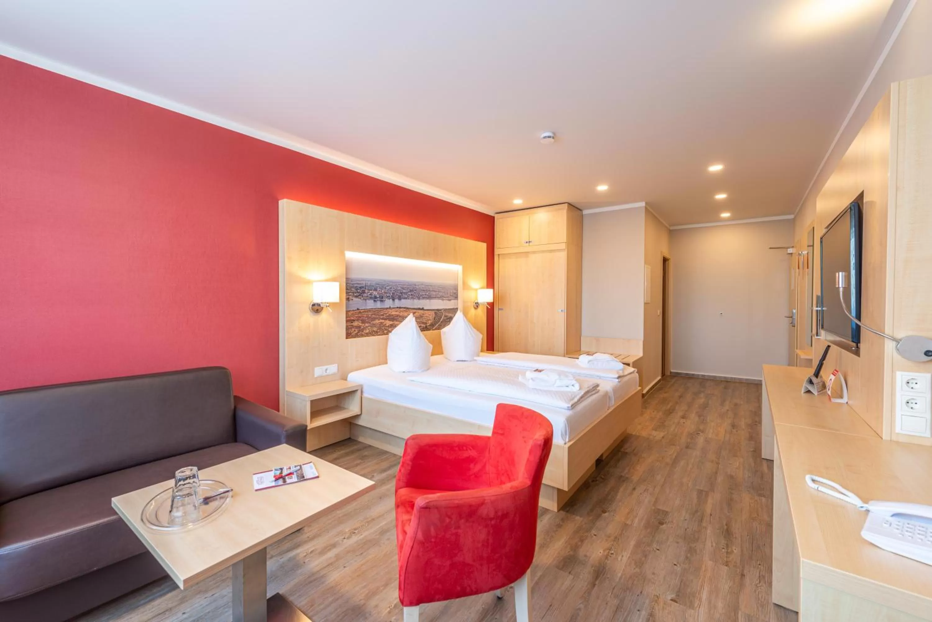 Photo of the whole room, Bed in Hotel an der Stadthalle Rostock