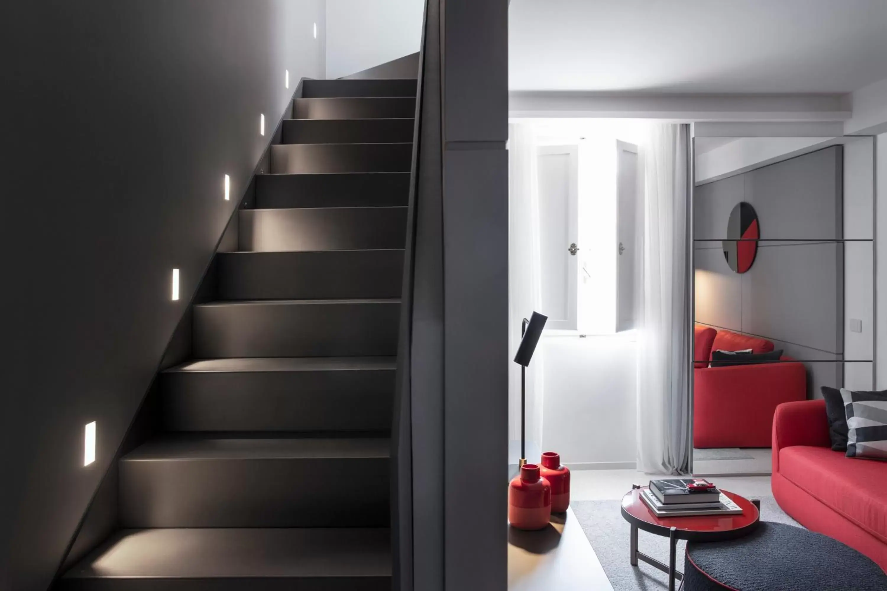 Inner courtyard view in Hotel Plaza e de Russie - Relais & Châteaux Inner courtyard view in Hotel Plaza e de Russie - Relais & Châteaux