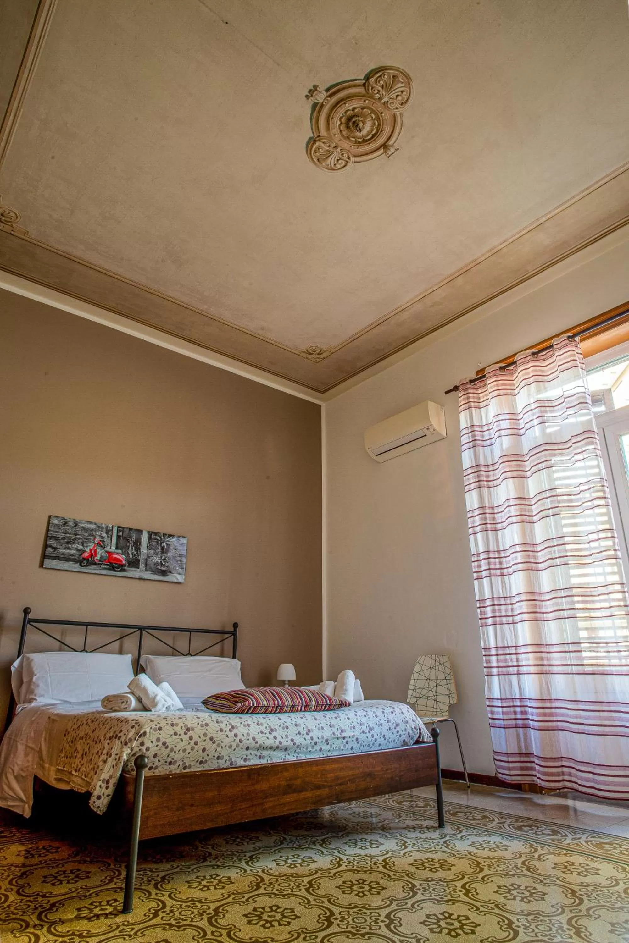 Decorative detail, Bed in Ai Vicerè