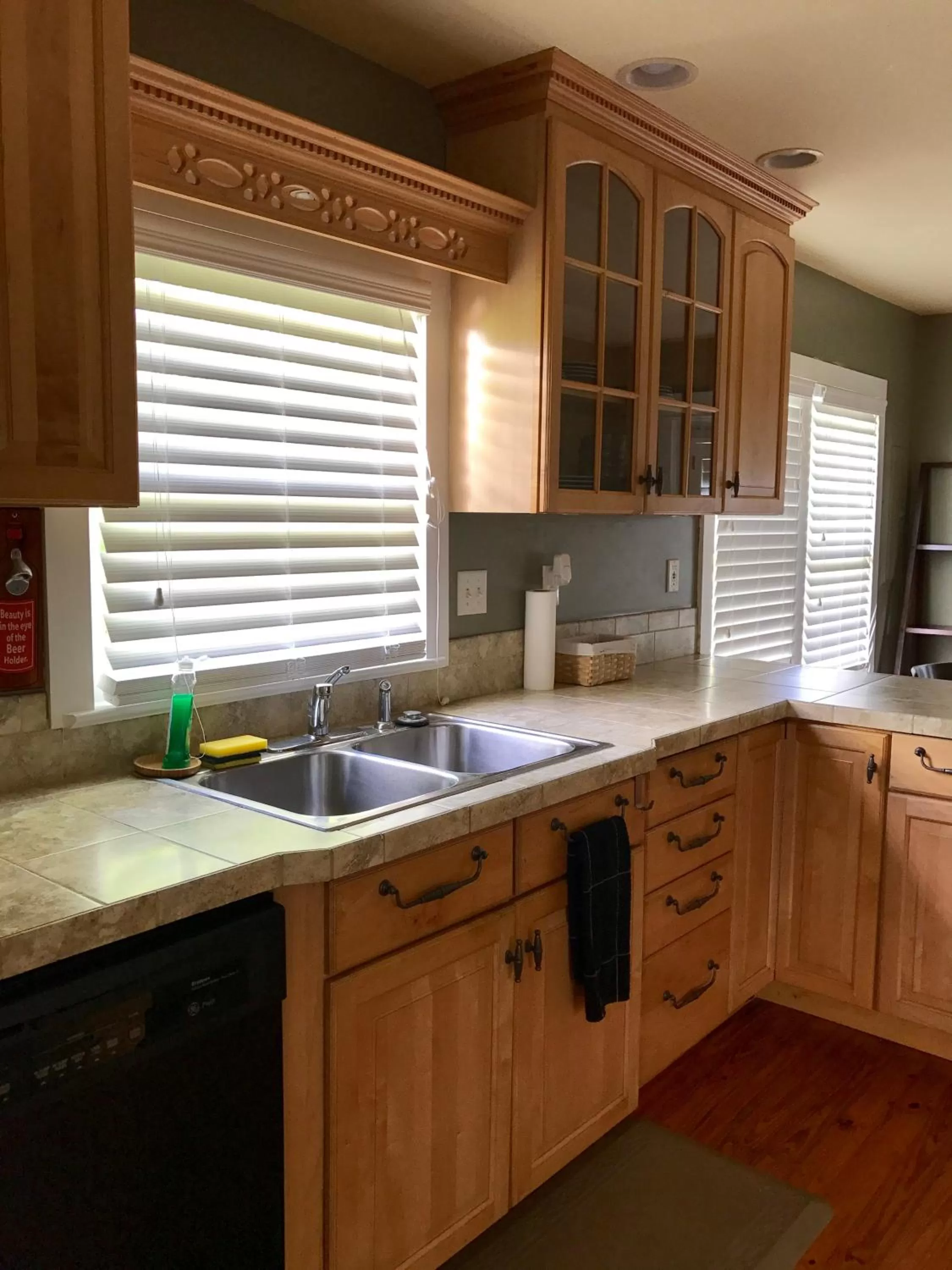 Kitchen/Kitchenette in Mango Inn Bed and Breakfast