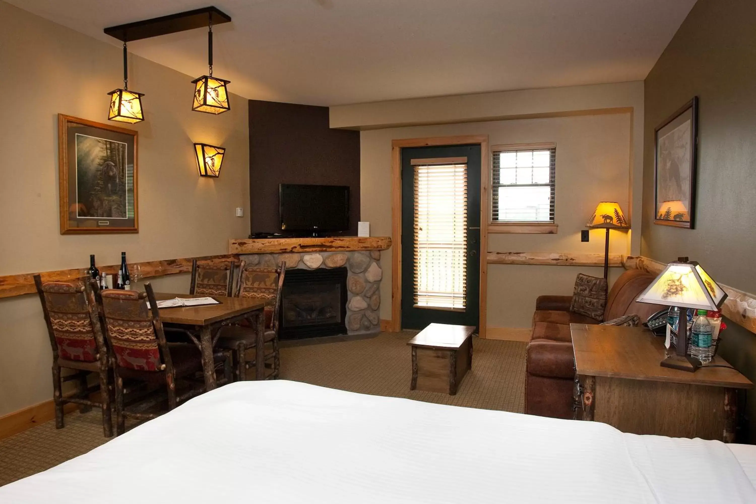 Studio Apartment in Hope Lake Lodge & Indoor Waterpark