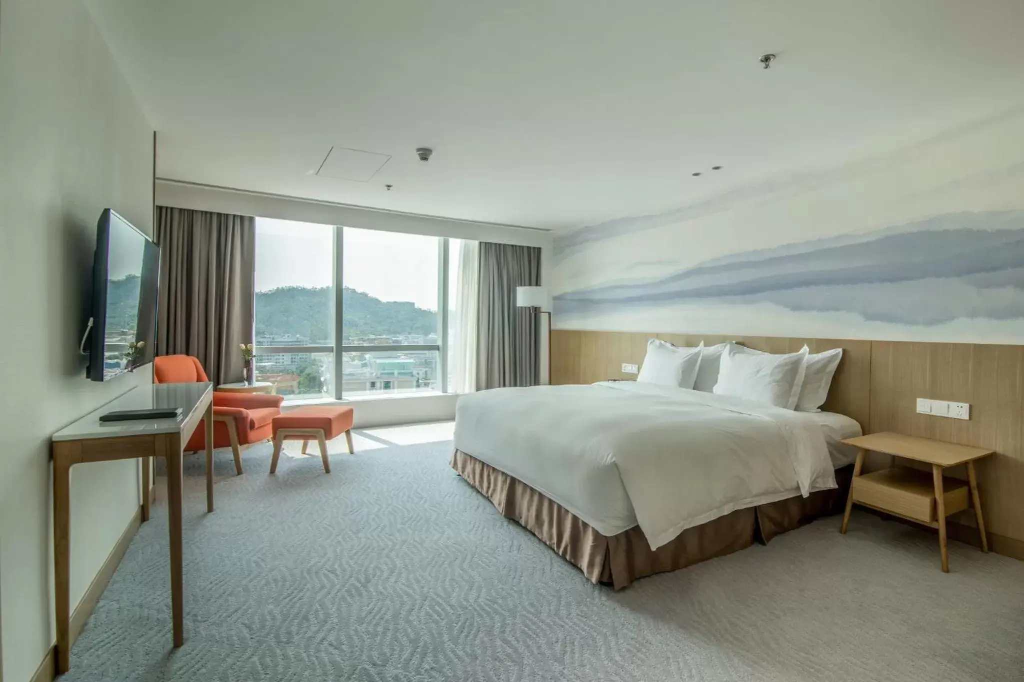 Photo of the whole room in Crowne Plaza Zhuhai City Center, an IHG Hotel