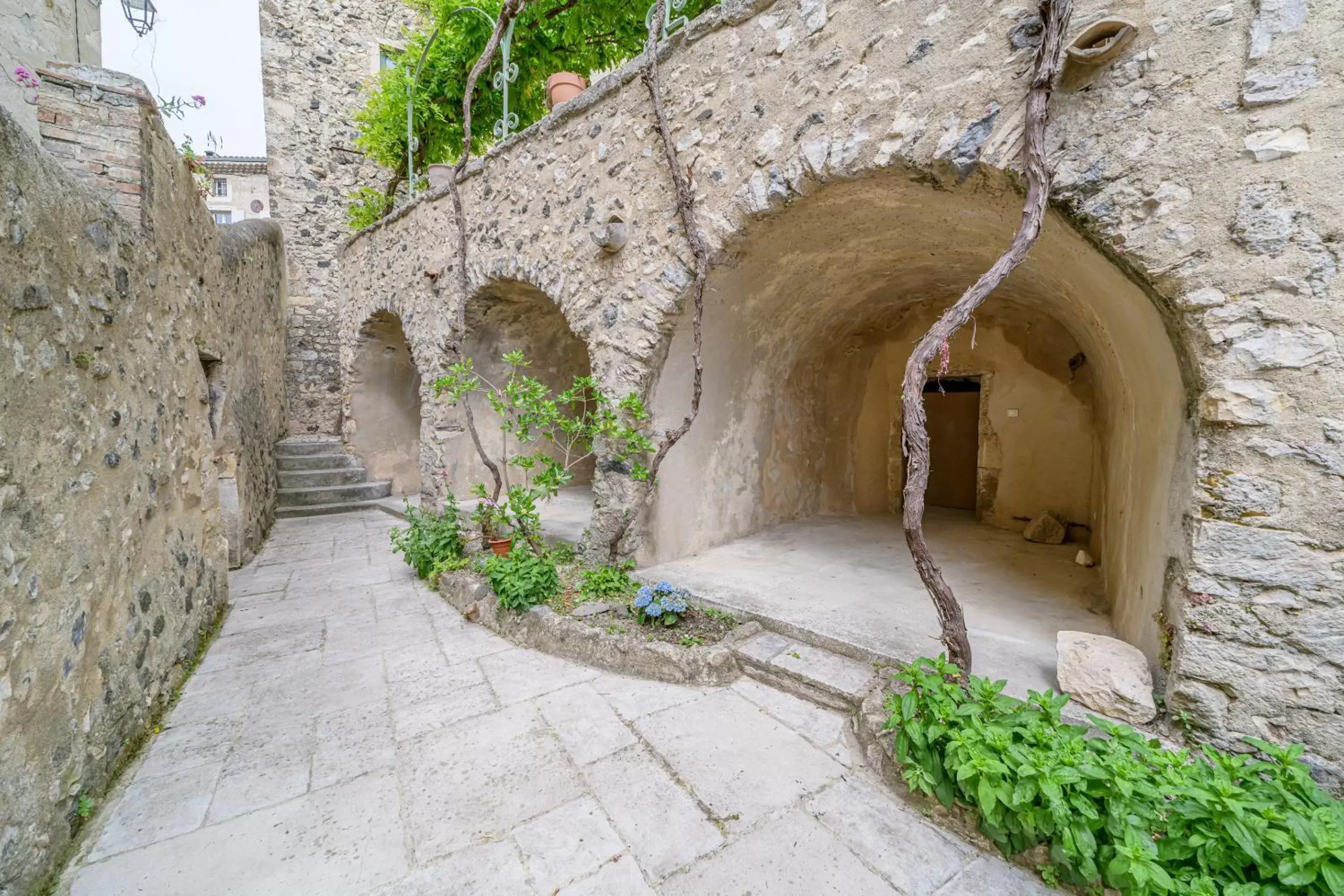 Property building in La Tour Des Remparts