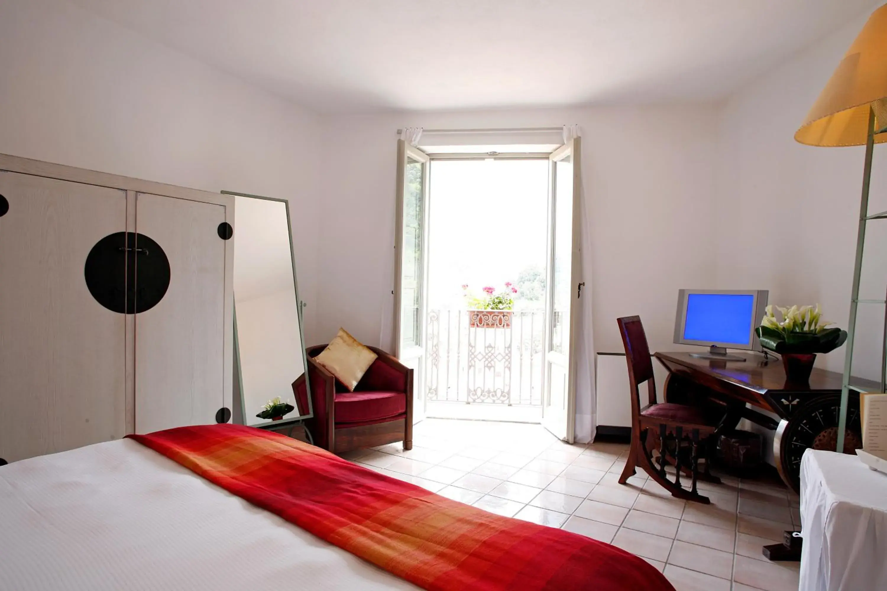 Bedroom, TV/Entertainment Center in La Locanda Delle Donne Monache