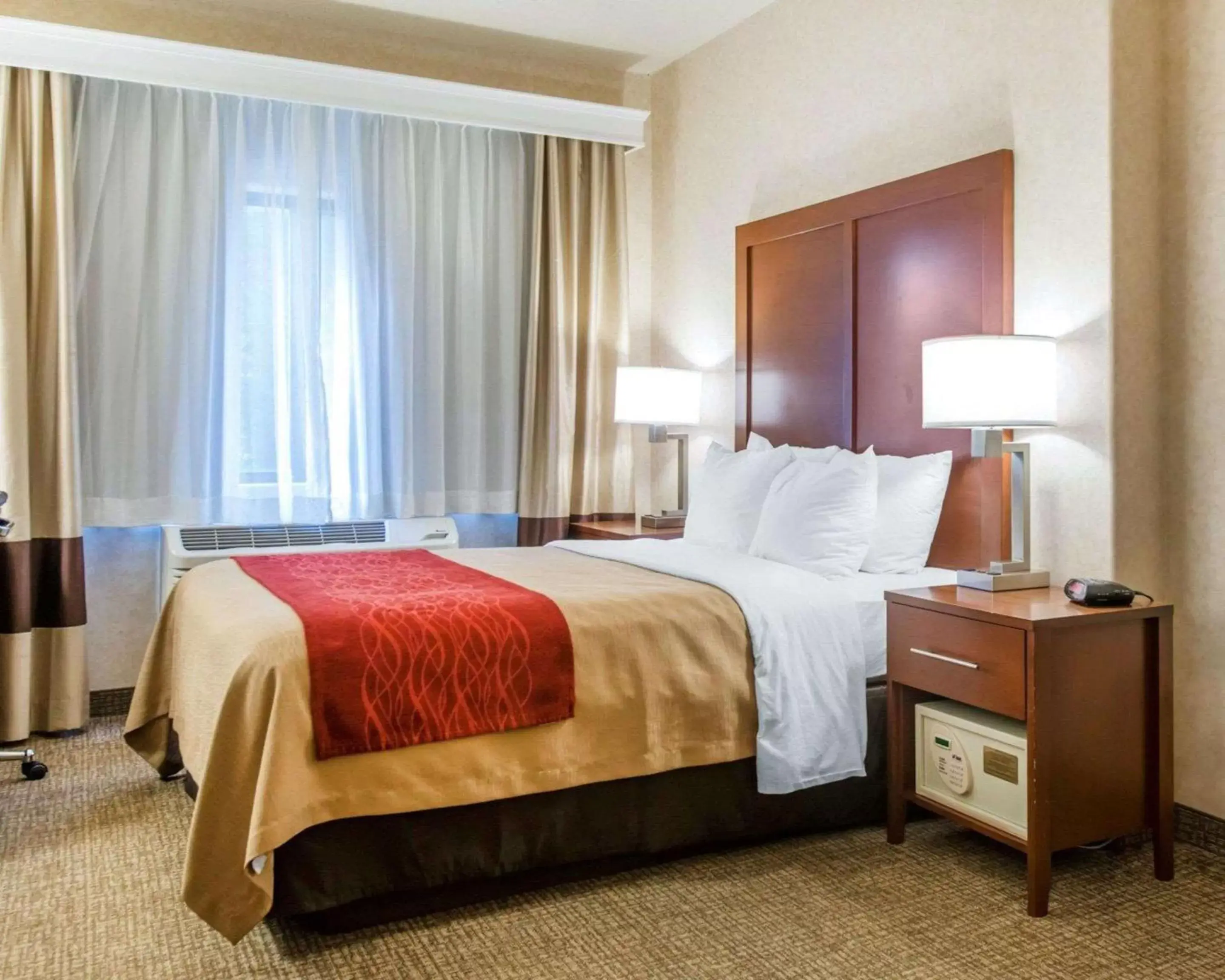 Photo of the whole room, Bed in Comfort Inn North Colorado Springs