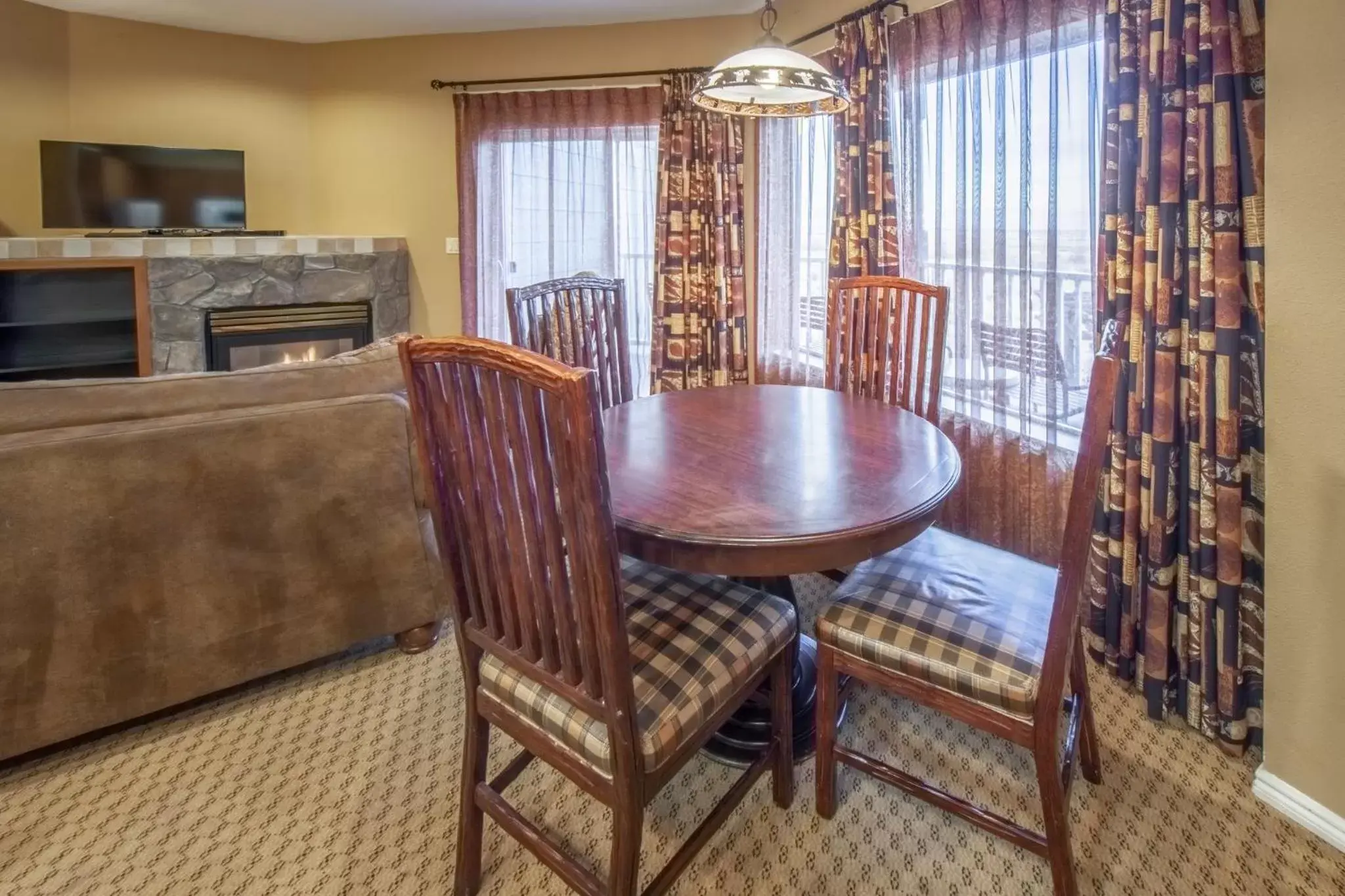 Photo of the whole room, Dining Area in Holiday Inn Club Vacations - David Walley's Resort, an IHG Hotel